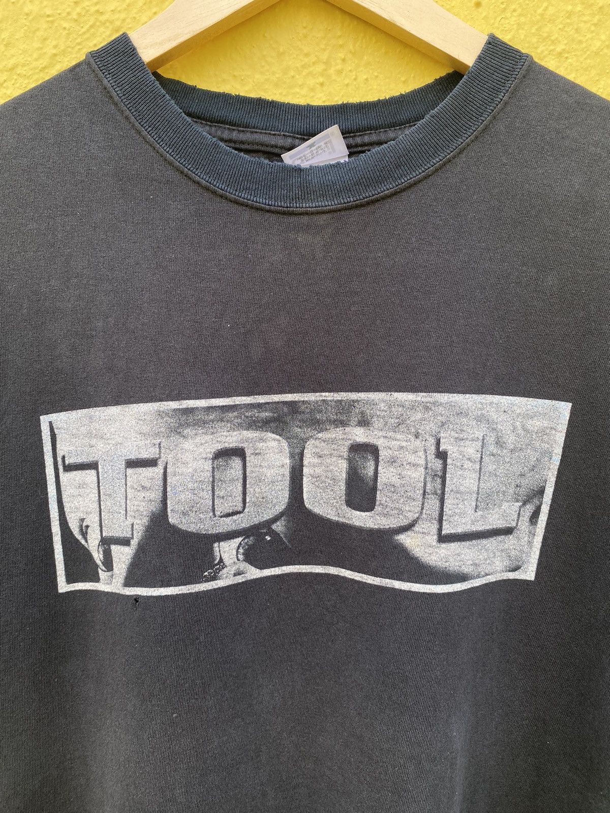 Band Tees Vintage tool schism band t shirt Size US XL / EU 56 / 4 - 21 Thumbnail