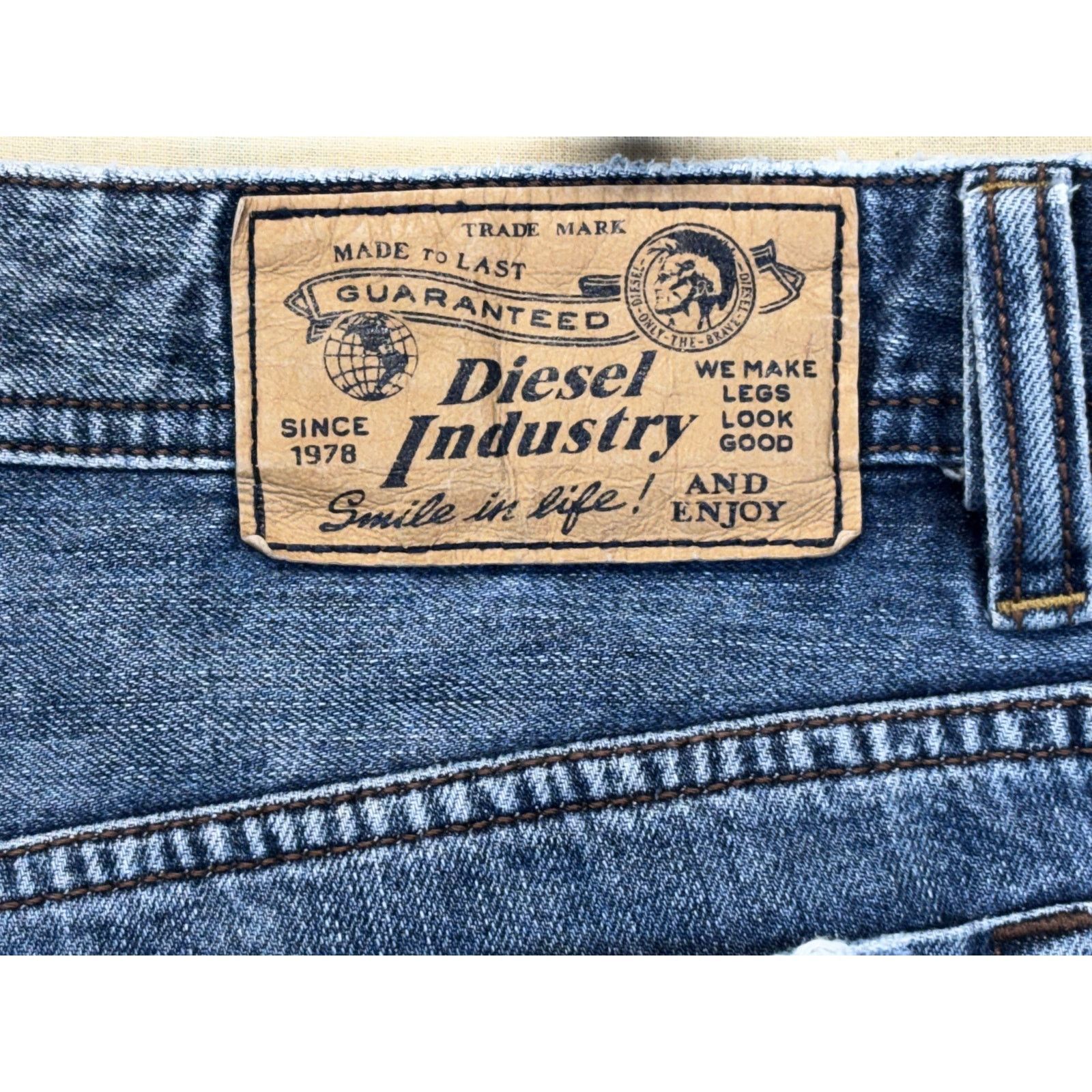 Diesel Diesel Viker Straight Leg Jeans Blue Wash W34 Distressed Size US 34 / EU 50 - 8 Thumbnail