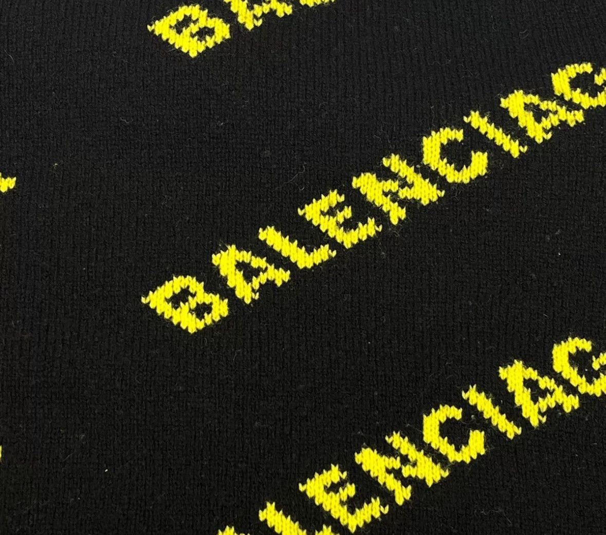 Balenciaga Balenciaga Black and yellow printed sweater 2412-Nextarrow Size US M / EU 48-50 / 2 - 5 Thumbnail
