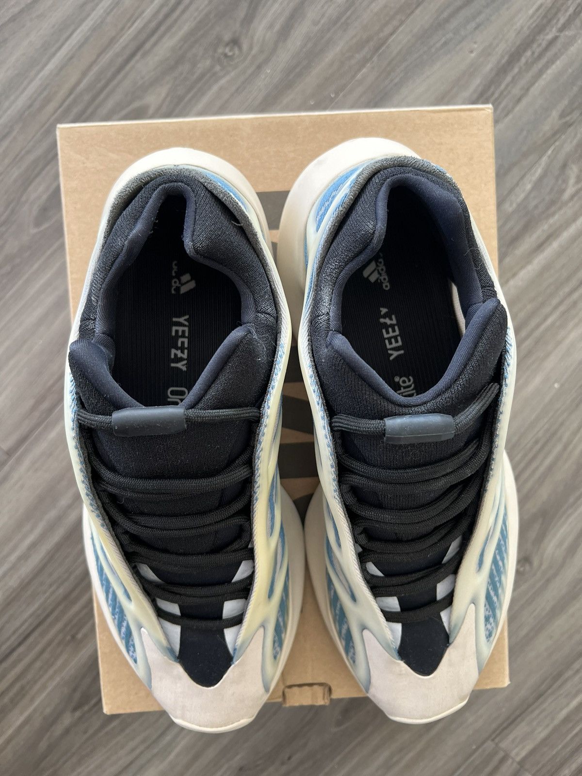 Yeezy Adidas Yeezy 700 V3 'Kyanite' 9.5 Size US 10 / EU 43 - 4 Thumbnail
