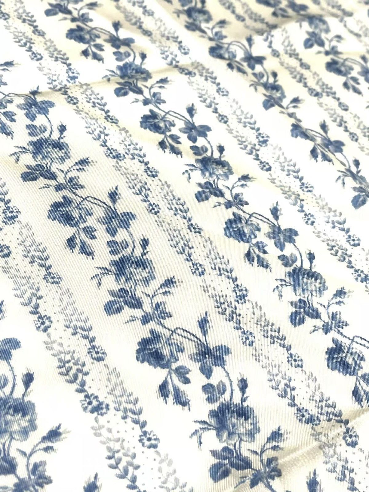 Gucci Blue Floral Silk Square Scarf Size ONE SIZE - 3 Thumbnail