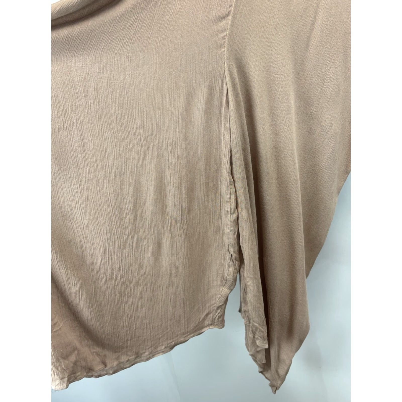 Free People VINTAGE? No. But: Free People One Piece Jumpsuit Romper XS Taupe Crinkle Wide-Leg Oversized Sleeveless Pullover Women’s Regular Fit Size 26" / US 2 / IT 38 - 4 Thumbnail