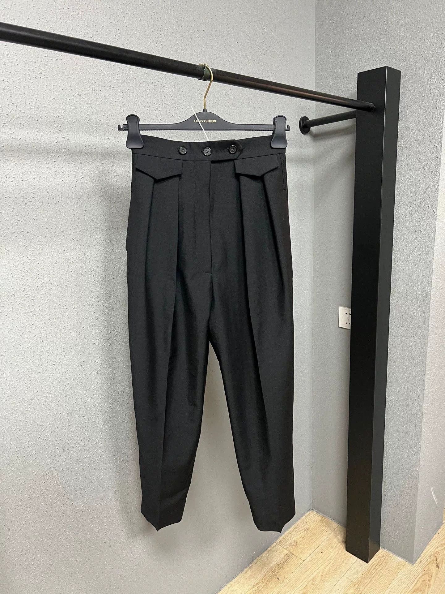 Celine Celine Dark Gray Wool Carrot Pants Size US 7 / EU 40 - 1 Thumbnail