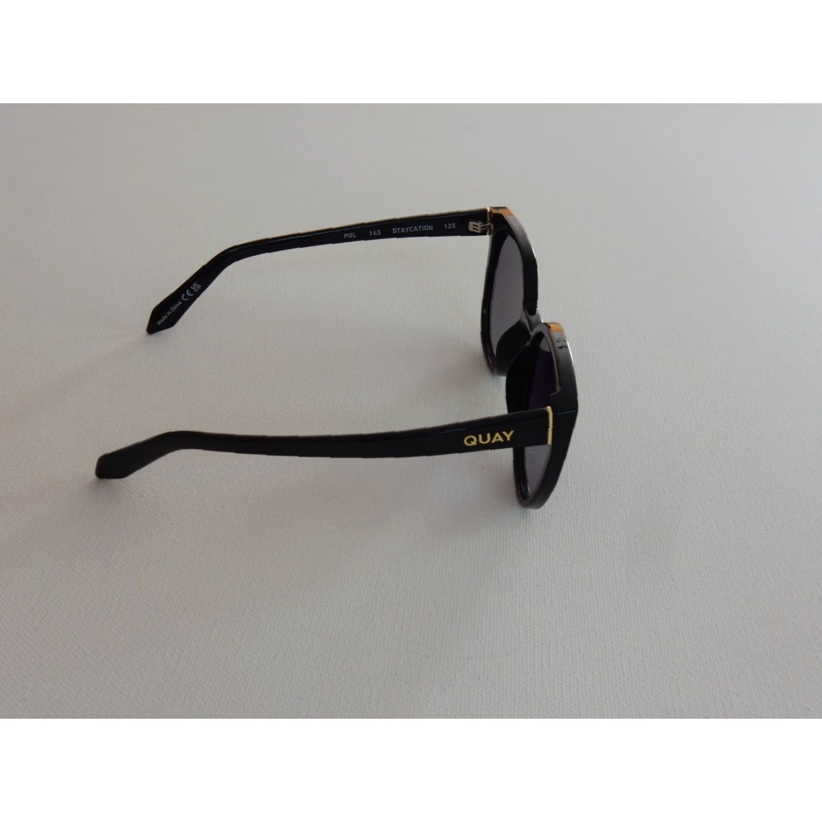 Vintage VINTAGE Quay Women Sunglasses Polarized Black & Gold 57mm 18-148 Staycation Size ONE SIZE - 3 Thumbnail