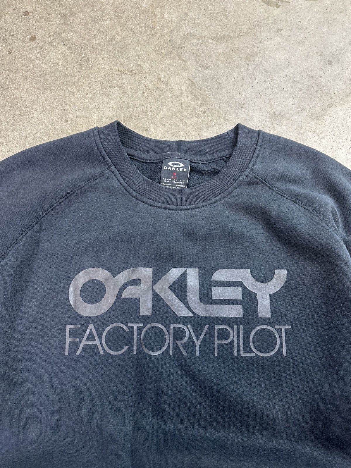 Vintage vintage oakley factory pilot spellout crewneck large Size US L / EU 52-54 / 3 - 3 Thumbnail