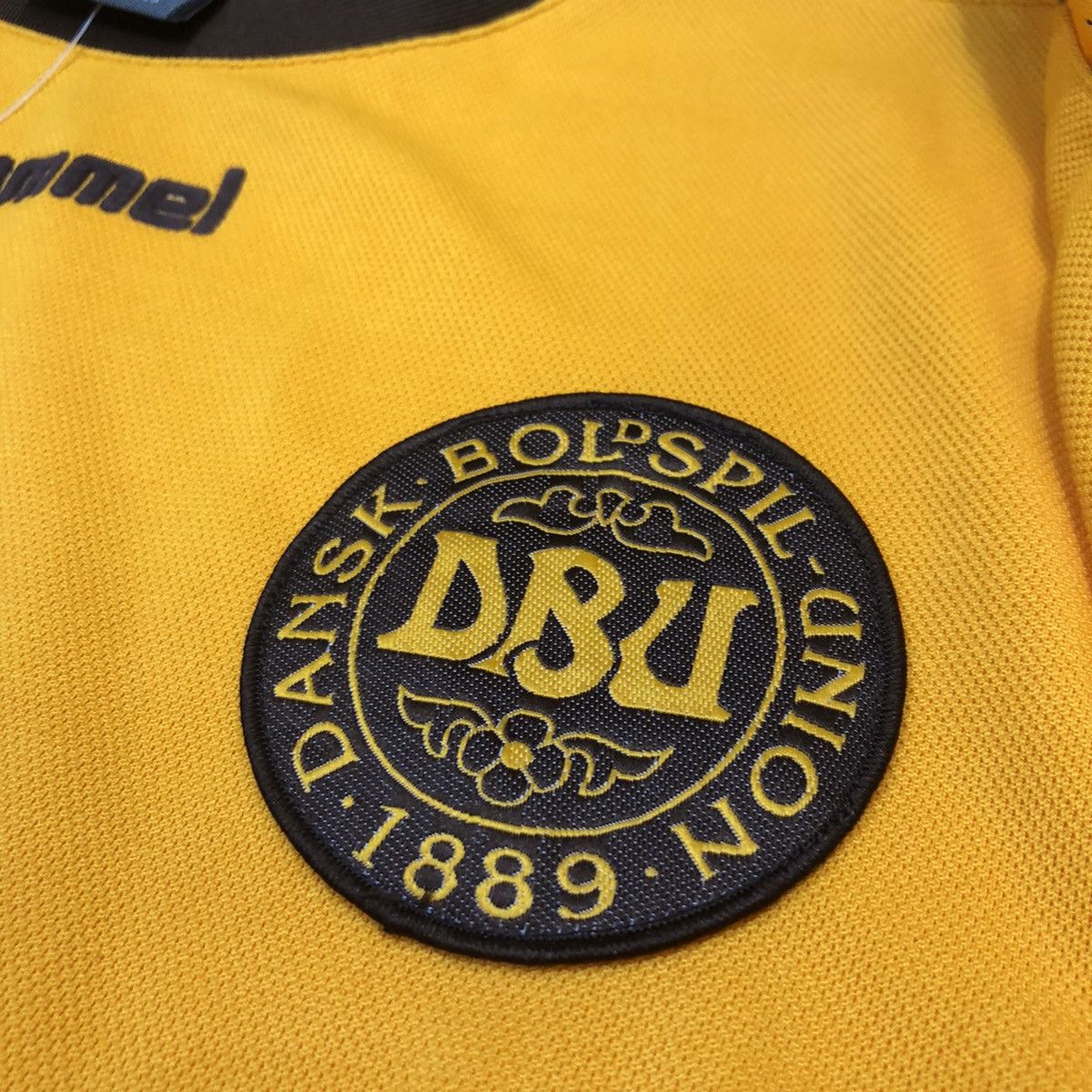 Hummel Denmark 2000 training jersey #5 (Bnwt) Size US M / EU 48-50 / 2 - 4 Thumbnail