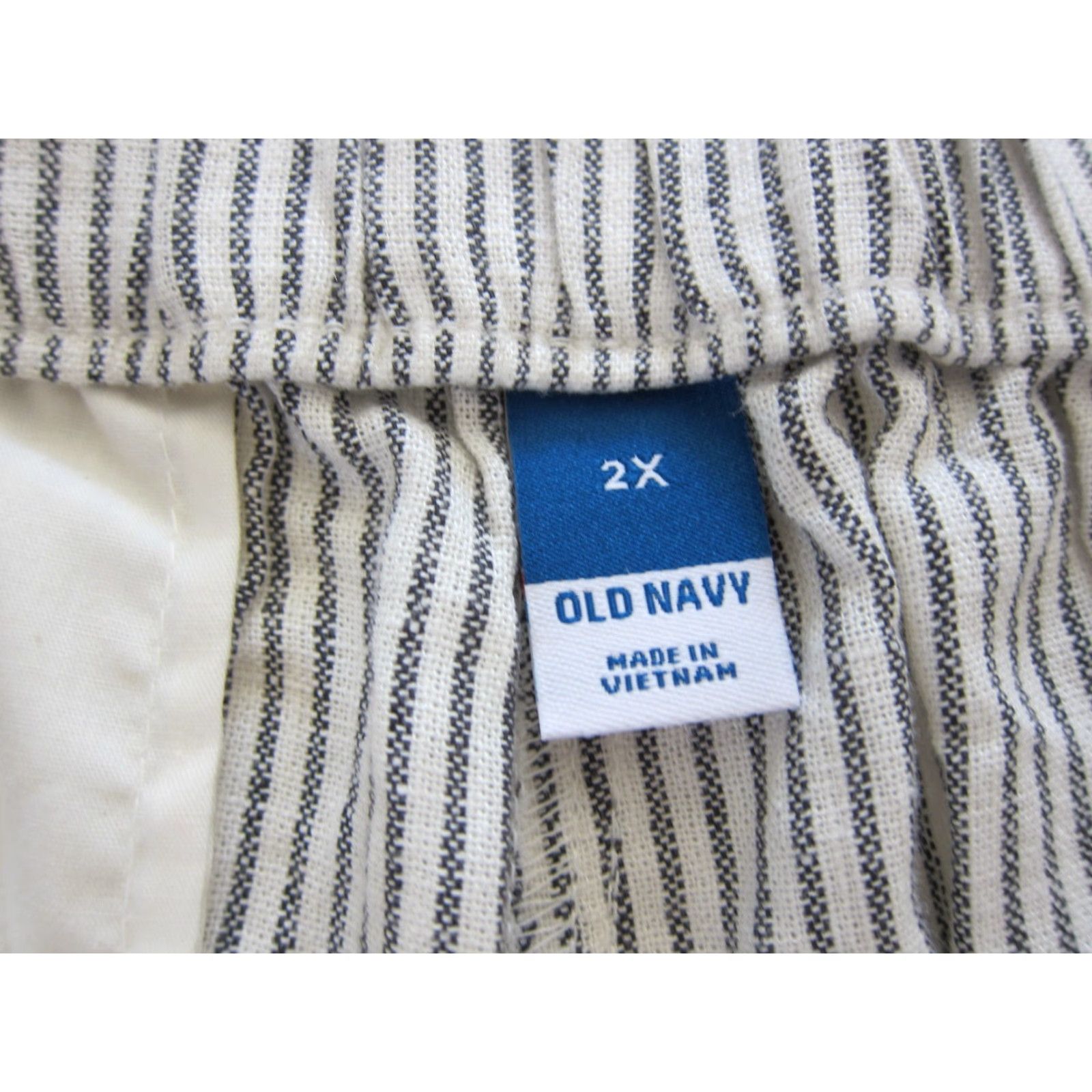 Old Navy NWT Old Navy Stripe Linen Chino Shorts Women 2X Grey White Extra High Rise NWT Plus Size 40" Waist 6" Inseam Women Size 40" / US 18 - 4 Thumbnail