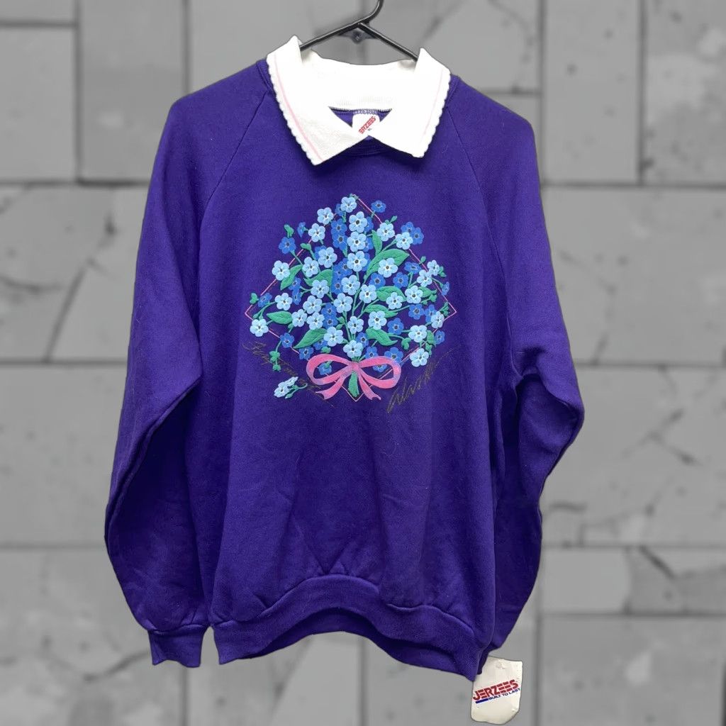Jerzees VINTAGE Jeerzees Crewneck Sweater Purple Flowers Alaska Made in USA Womens XL Crew Neck, Purple, US Theme, Vintage USA Knit IVY? Size XL / US 12-14 / IT 48-50 - 1 Thumbnail