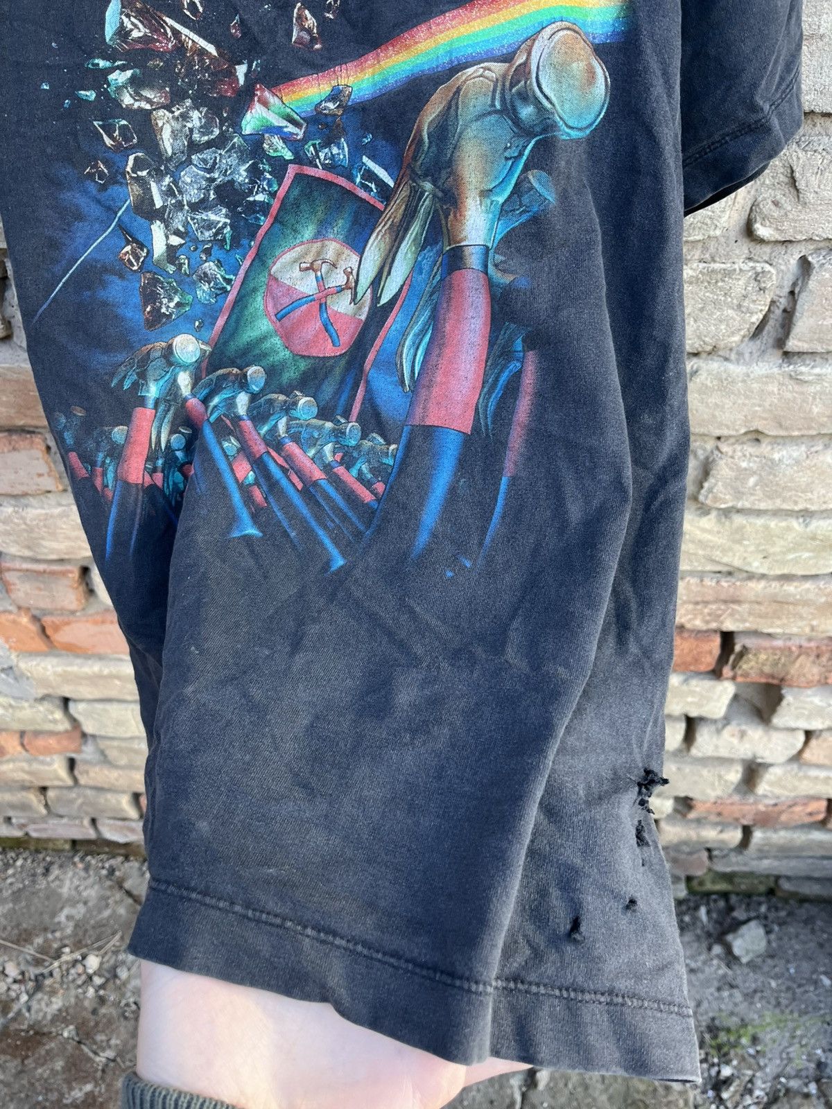Band Tees × Pink Floyd × Vintage Vintage Pink Floyd The Wall Thrashed Distressed T Shirt Tee Size US M / EU 48-50 / 2 - 9 Thumbnail
