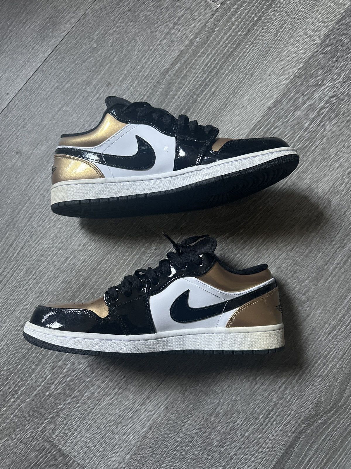 Jordan Brand Jordan 1 Low “Gold Toe” Size US 10.5 / EU 43-44 - 3 Thumbnail