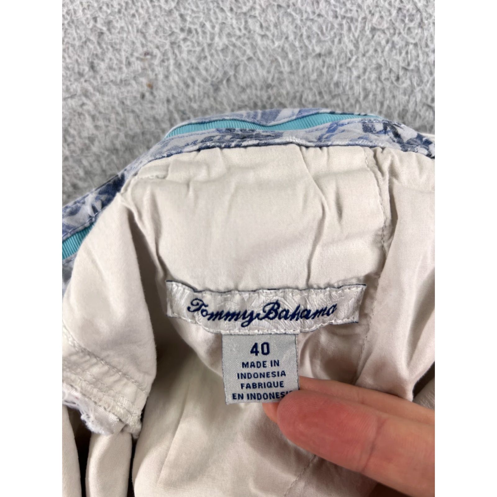 Tommy Bahama Tommy Bahama Shorts Men Flat Front Bermuda Casual Beach 40 Beige Logo Pockets Inseam 10 in Regular Fit Adults Mens Size US 40 / EU 56 - 3 Thumbnail