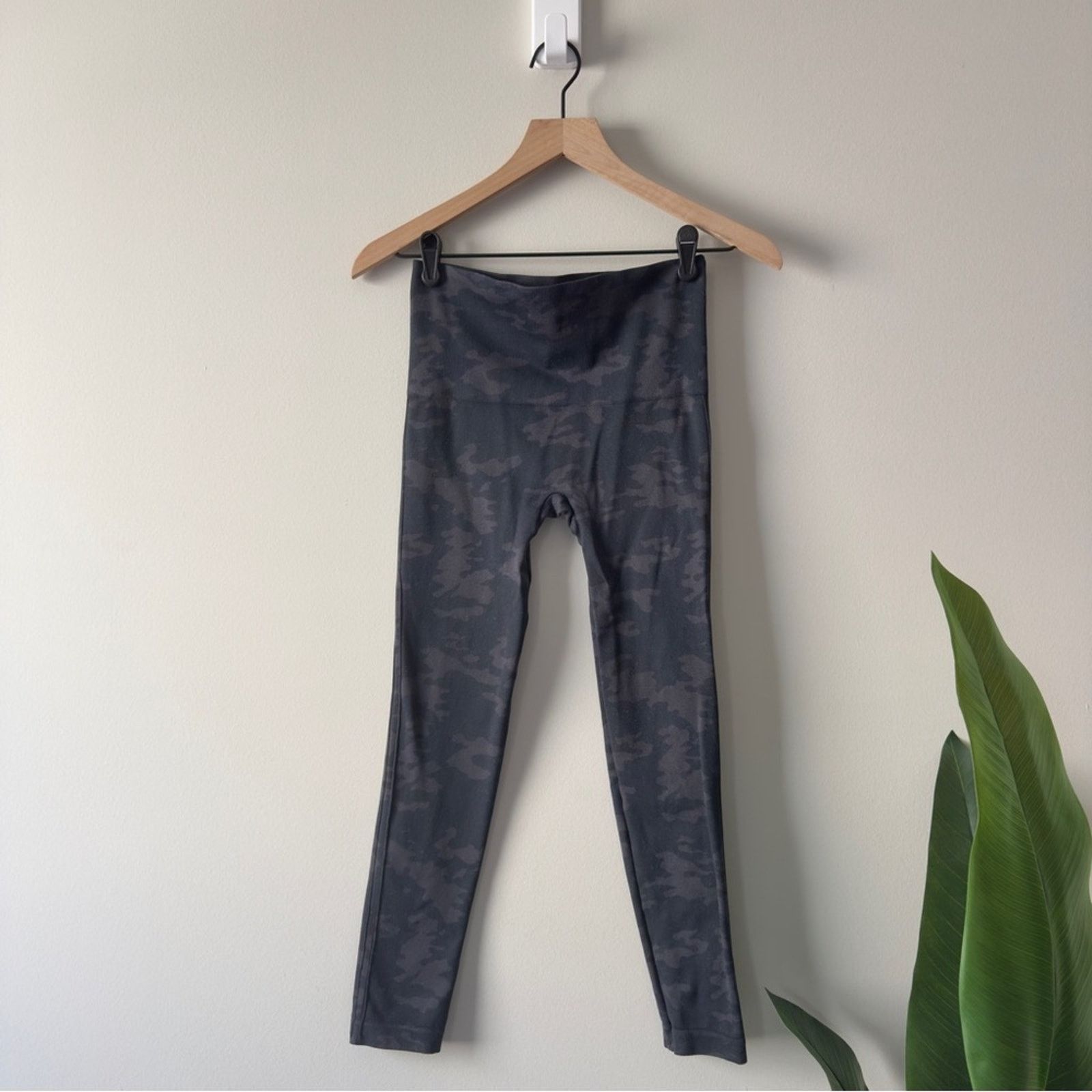 Spanx Spanx Seamless Camo High-Waisted Leggings Gray Ankle Casual Size 29" - 2 Thumbnail