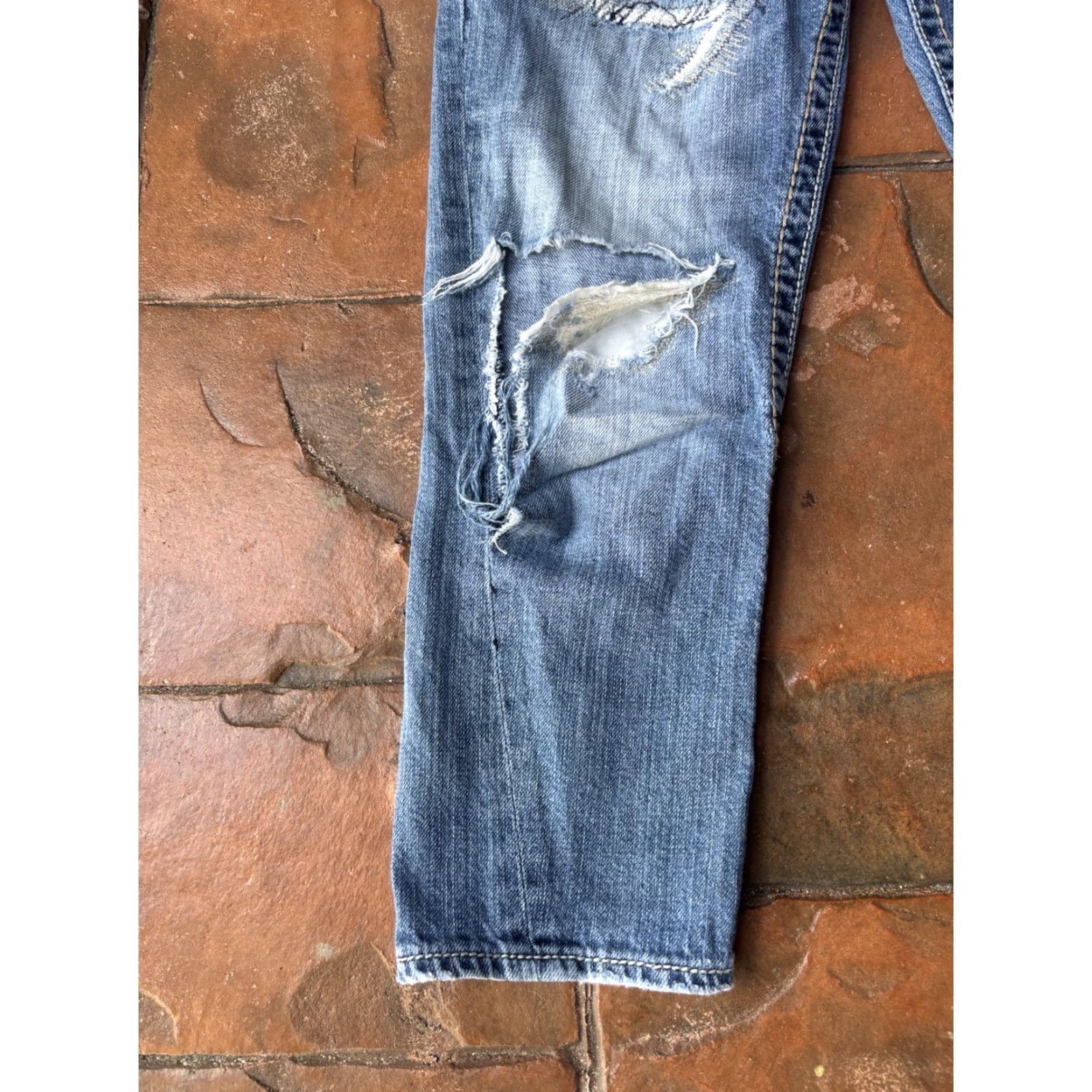Vintage VINTAGE? (No) Rock Revival Lydia Slim Boyfriend Jeans Women’s 27x24 Distressed Blue Cotton Rock Distressed Jeans Womens 27 Rock Theme 90s? Not needed. Size 27" / US 4 / IT 40 - 6 Thumbnail