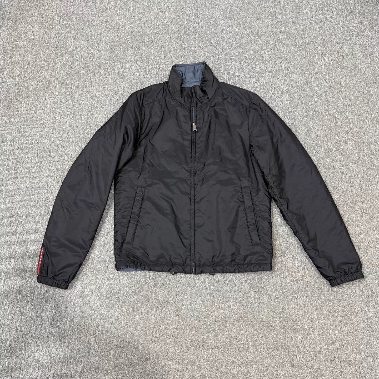 Prada Prada two-tone black blue nylon hem logo jacket 46 Size US S / EU 44-46 / 1 - 1 Thumbnail
