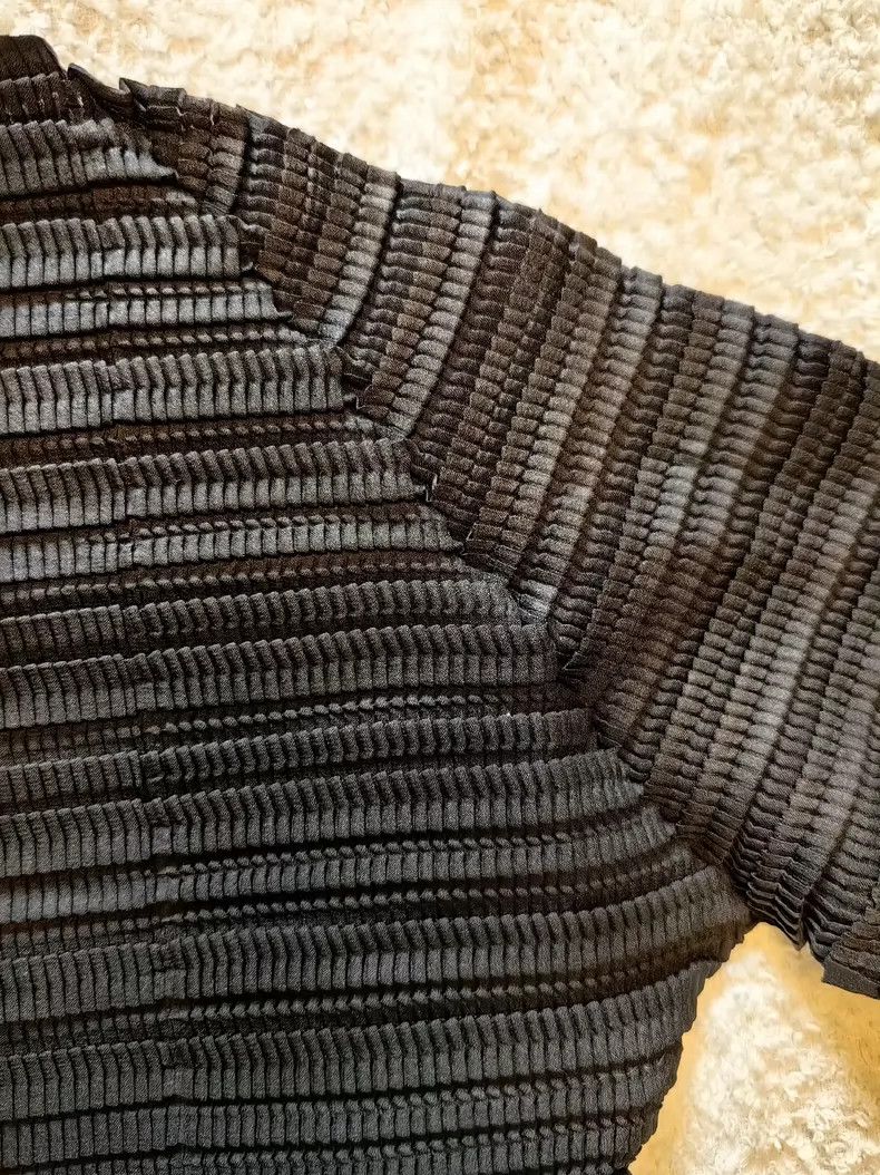 Issey Miyake Issey Miyake Black pleated short-sleeved shirt Size M / US 6-8 / IT 42-44 - 5 Thumbnail