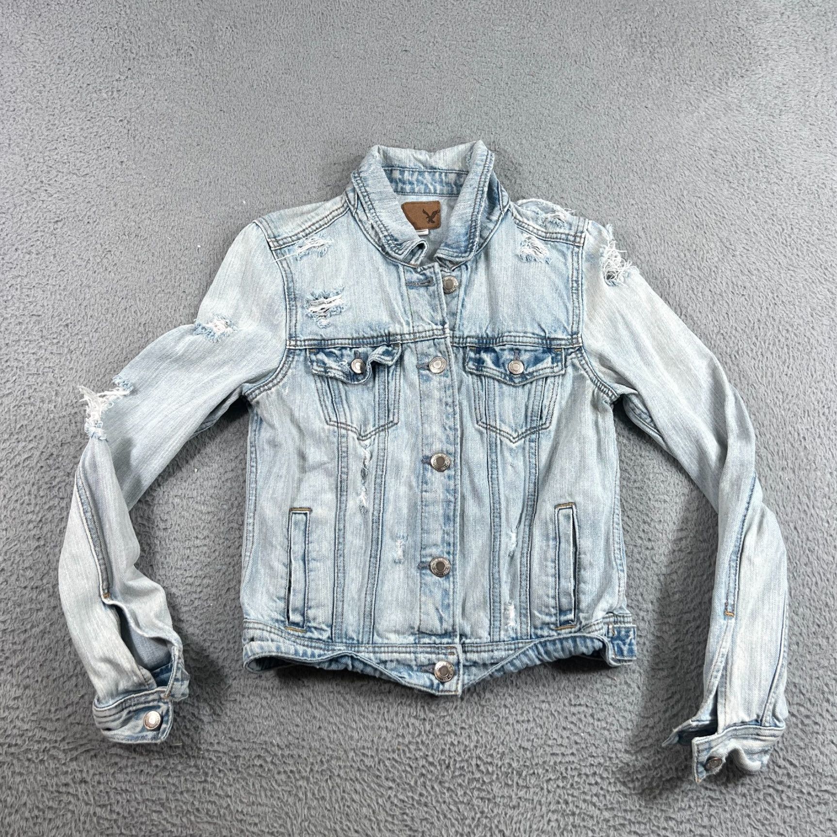 American Eagle Outfitters VINTAGE American Eagle Womens S Light Wash Distressed Denim Jean Jacket Trucker Grunge Size 28" / US 6 / IT 42 - 2 Thumbnail