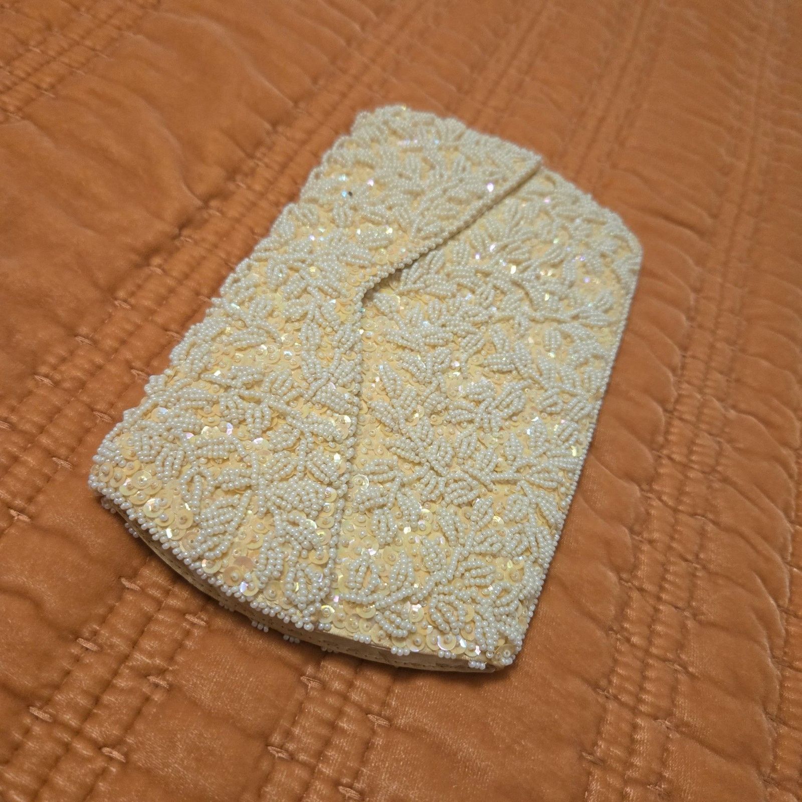 Nique Vintage White Beaded and Silk Clutch Size ONE SIZE - 3 Thumbnail