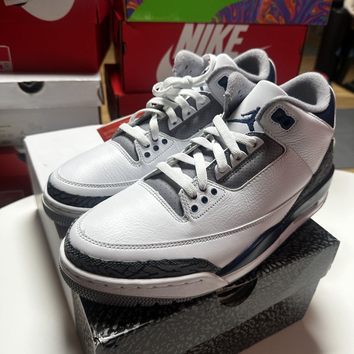 Jordan Brand *NEW* SIZE 10.5 US MEN Air Jordan 3 Retro MIDNIGHT NAVY 2023 Size US 10 / EU 43 - 2 Thumbnail