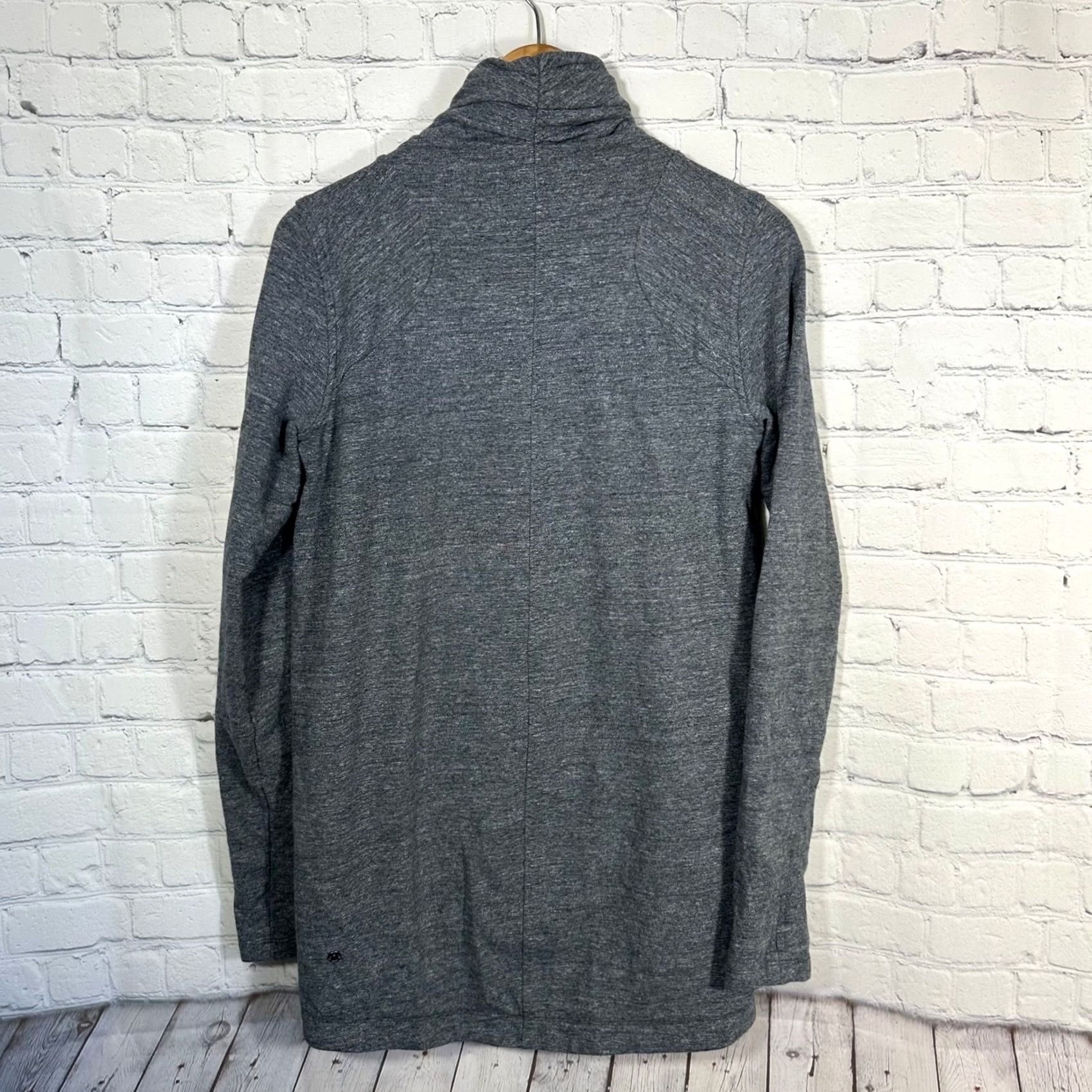 Lululemon VINTAGE Lululemon Thats a Wrap Cardigan Grey Heathered Asymmetrical Snap Long Sleeve Size 8 Womens Sweater Size M / US 6-8 / IT 42-44 - 7 Thumbnail