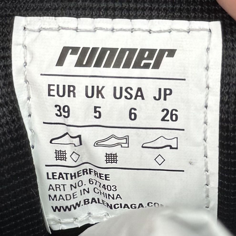 Balenciaga Balenciaga Runner Black Graffiti Size US 6 / EU 39 - 7 Thumbnail
