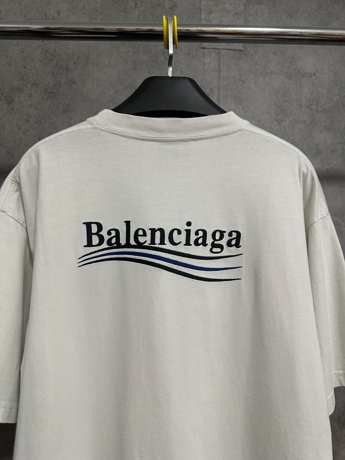 Balenciaga Balenciaga Short-Sleeve T-Shirt Coke Wave Logo Size US S / EU 44-46 / 1 - 5 Thumbnail