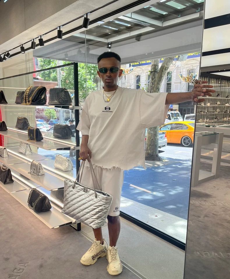 Balenciaga Balenciaga White short sleeves, XS code, double-ring lette Size US S / EU 44-46 / 1 - 6 Thumbnail