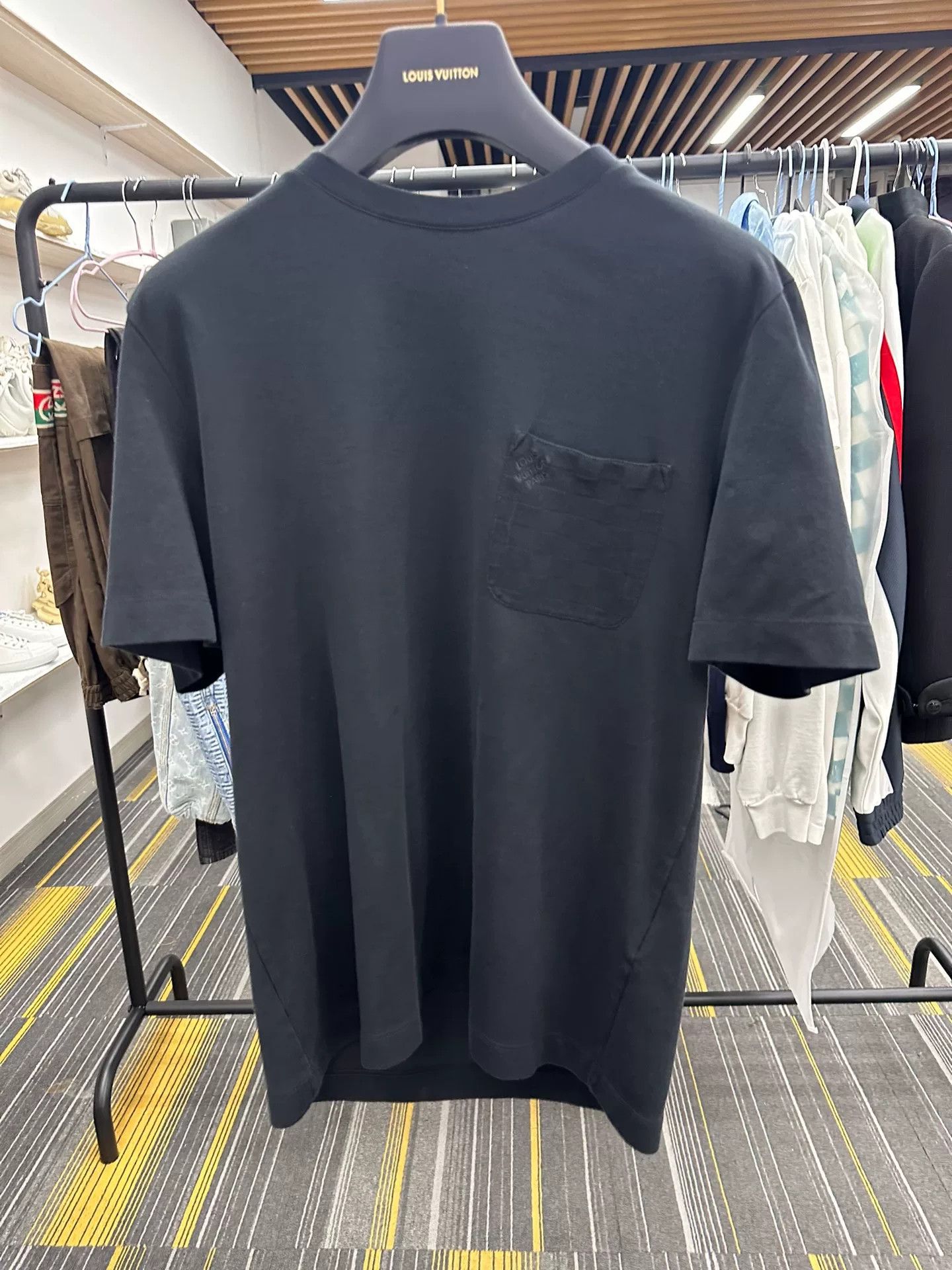 Louis Vuitton Louis Vuitton Retro Black T-Shirt xxs Men Size US XXS / EU 40 - 1 Thumbnail