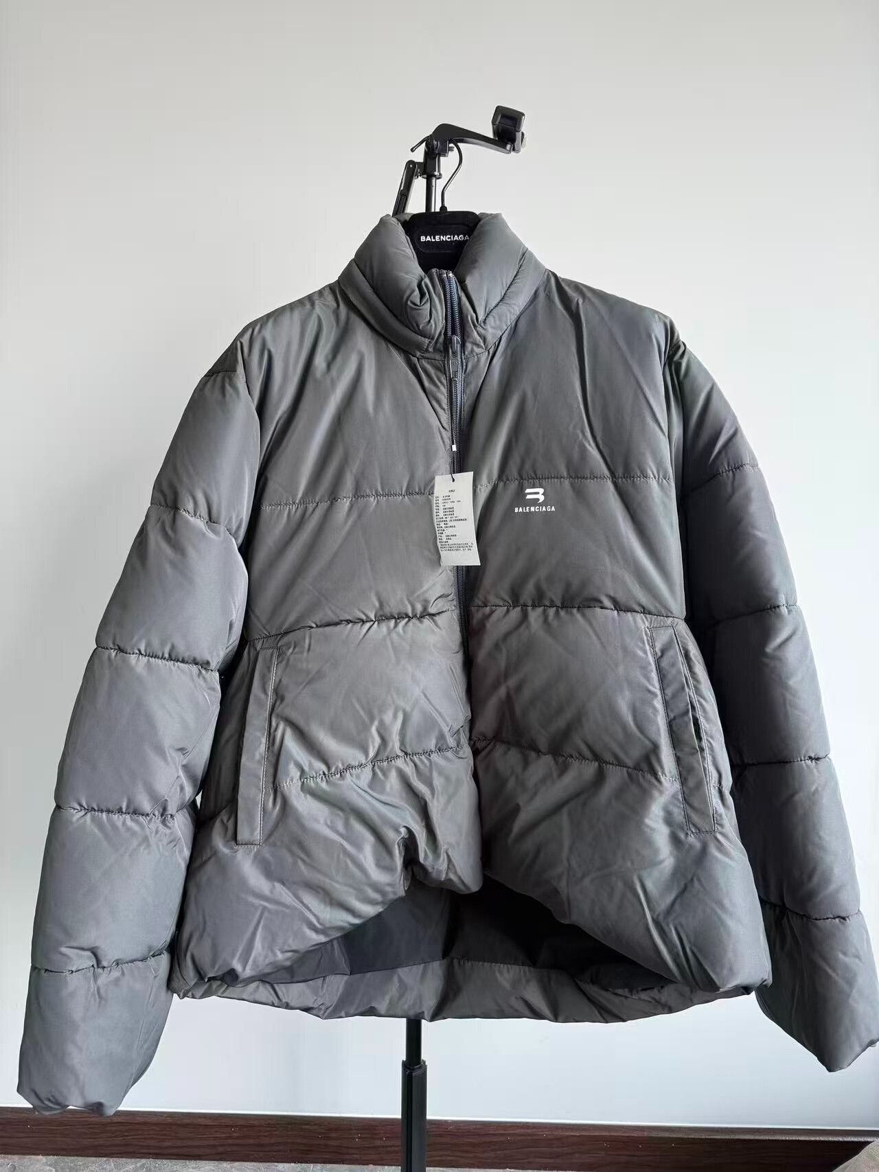 Balenciaga balenciaga gray oversized double logo puffer jacket Size US L / EU 52-54 / 3 - 1 Thumbnail