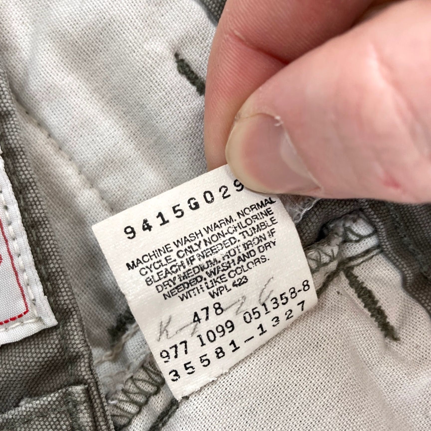 Levi's VINTAGE Levi's Cargo Shorts Men 32 Brown Canvas Relaxed Cargo Pockets 90s Grunge Outdoor Casual Mens Size US 32 / EU 48 - 5 Thumbnail