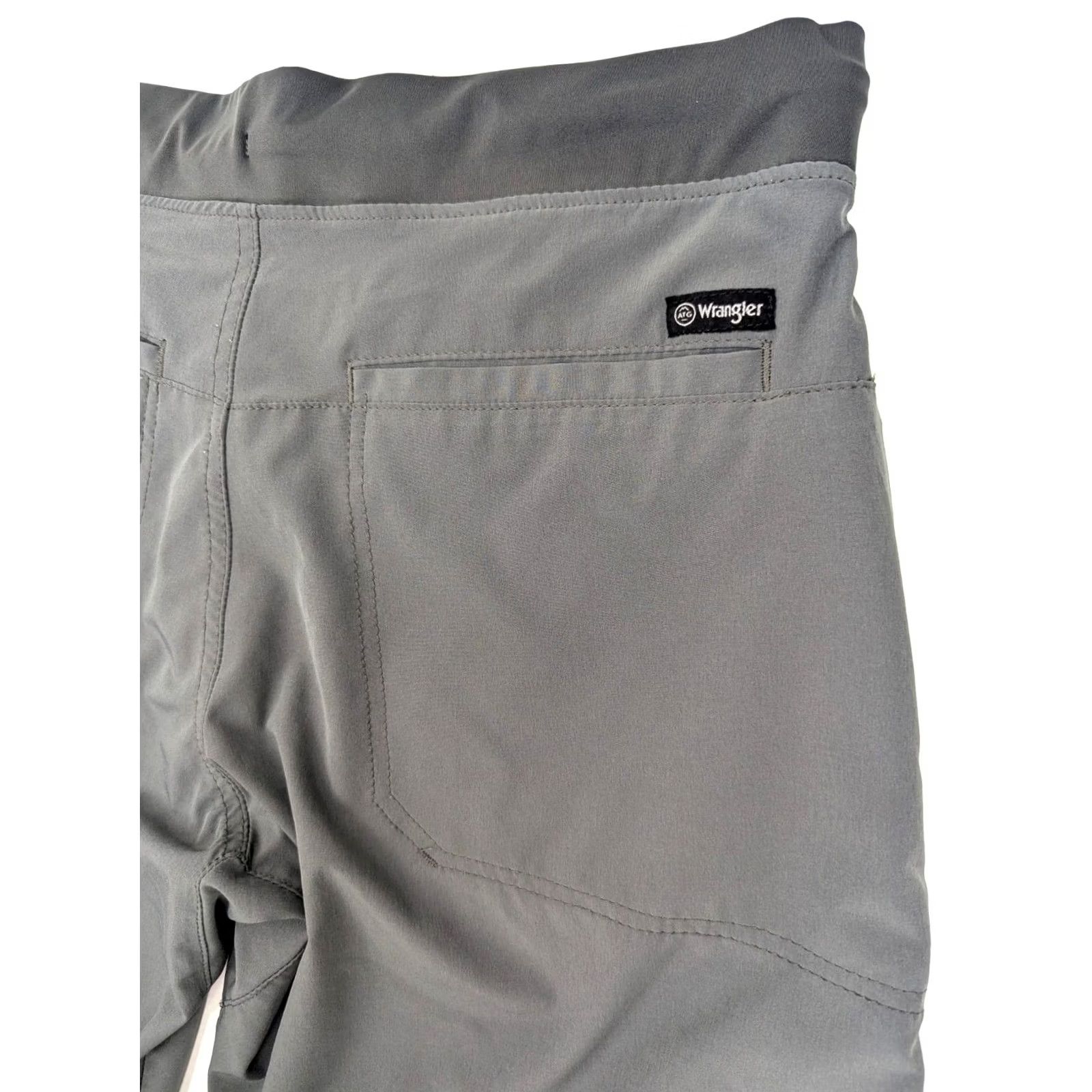 Wrangler Wrangler All Terrain Gear Pull On Performance Shorts Men 32 Gray Size US 32 / EU 48 - 8 Thumbnail