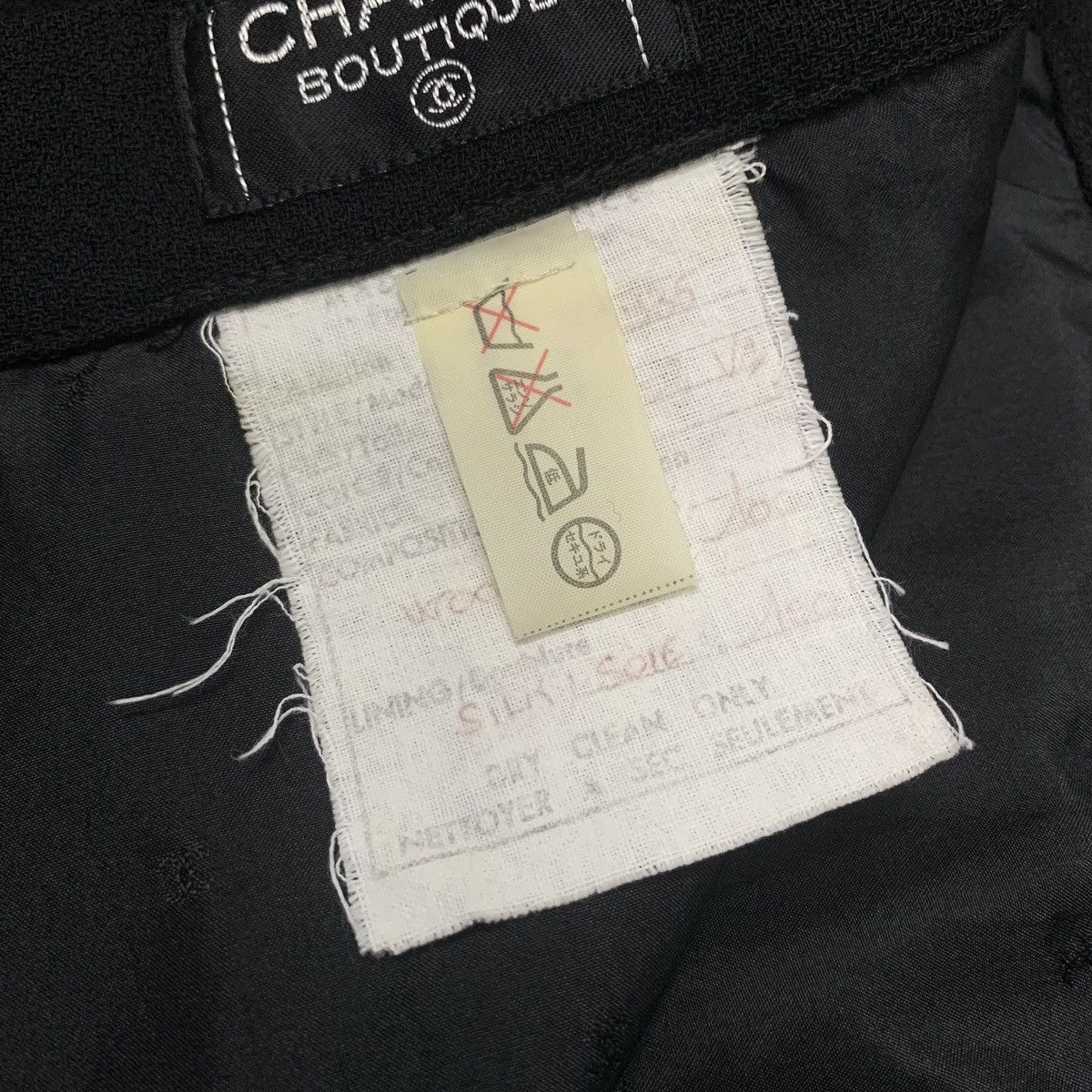 Chanel CHANEL Fall 1988/1989 Gold CC Buttons Bodycon Pencil Skirt Size 25" / US 0 / IT 36 - 6 Thumbnail