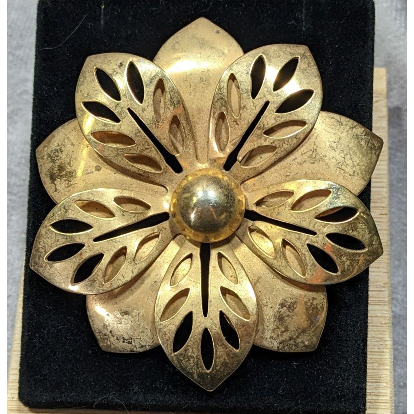 Other Vintage Floral Large Gold Tone Layered Flower Brooch Size ONE SIZE - 3 Thumbnail