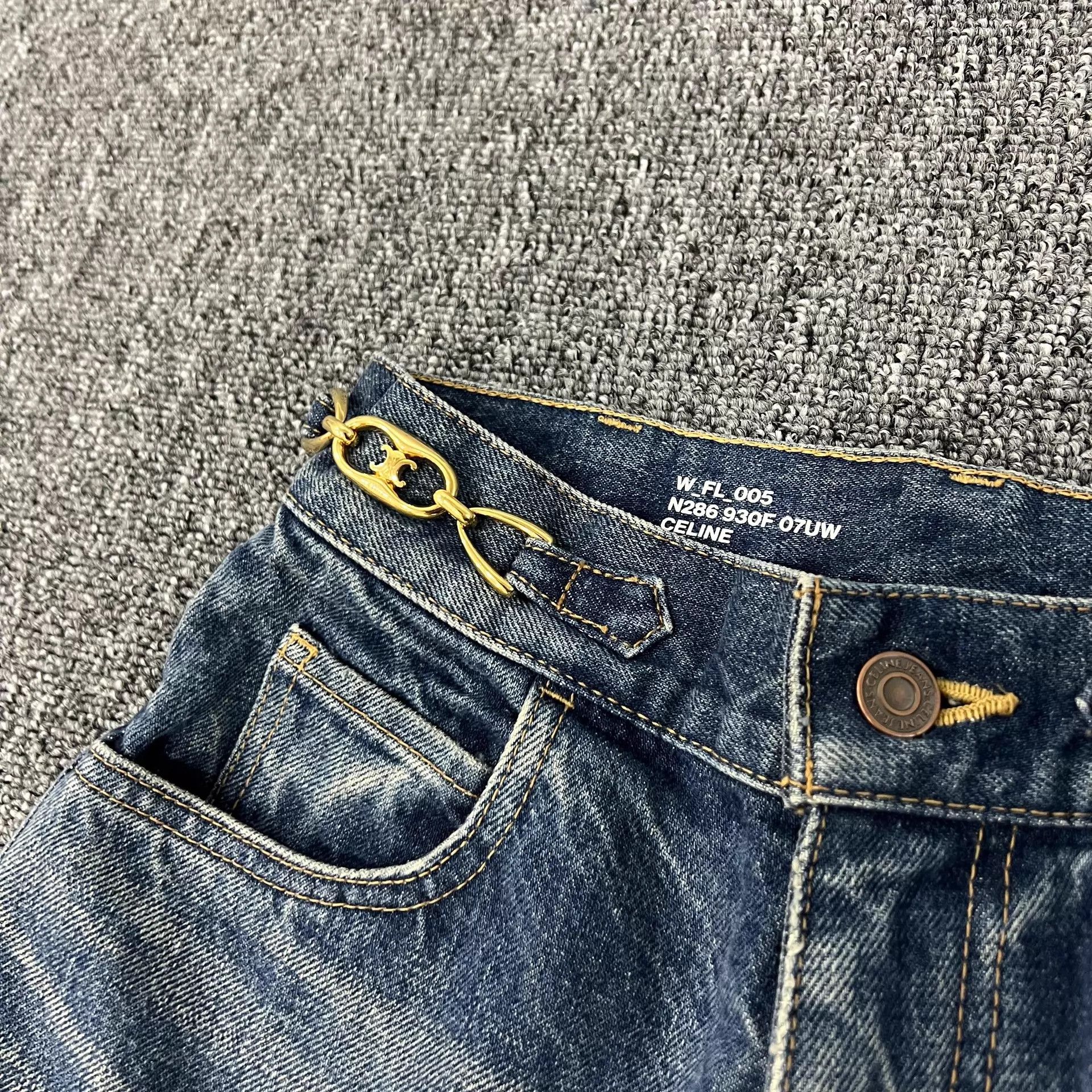 Celine Celine Washed Blue Flare Jeans 25 Triomphe Chain Size 25" / US 0 / IT 36 - 4 Thumbnail