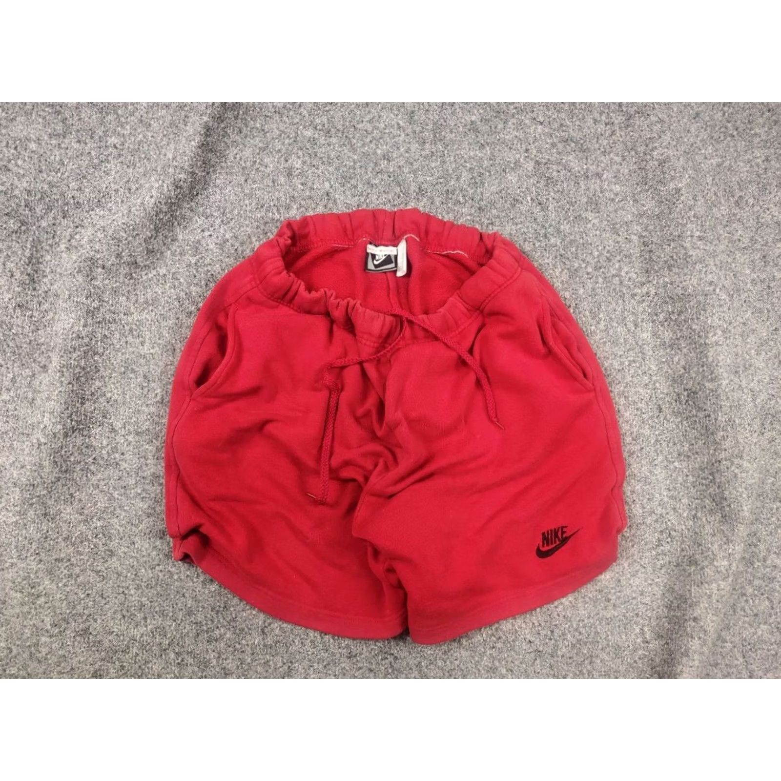 Nike VINTAGE Nike Swoosh Logo Red Cotton Casual Shorts USA Shirt Mens L 80s USA Red Nike Shorts Size US 33 - 2 Thumbnail