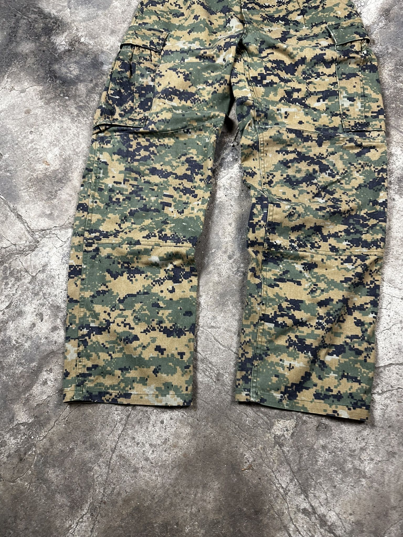 Vintage 90s Vintage Camo Oversized Cargo Camo Pants Size US 34 / EU 50 - 2 Thumbnail