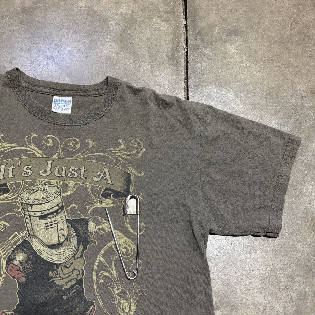 Vintage Vintage Monty Python Holy Grail Just a Flesh Wound T shirt Size US M / EU 48-50 / 2 - 6 Thumbnail