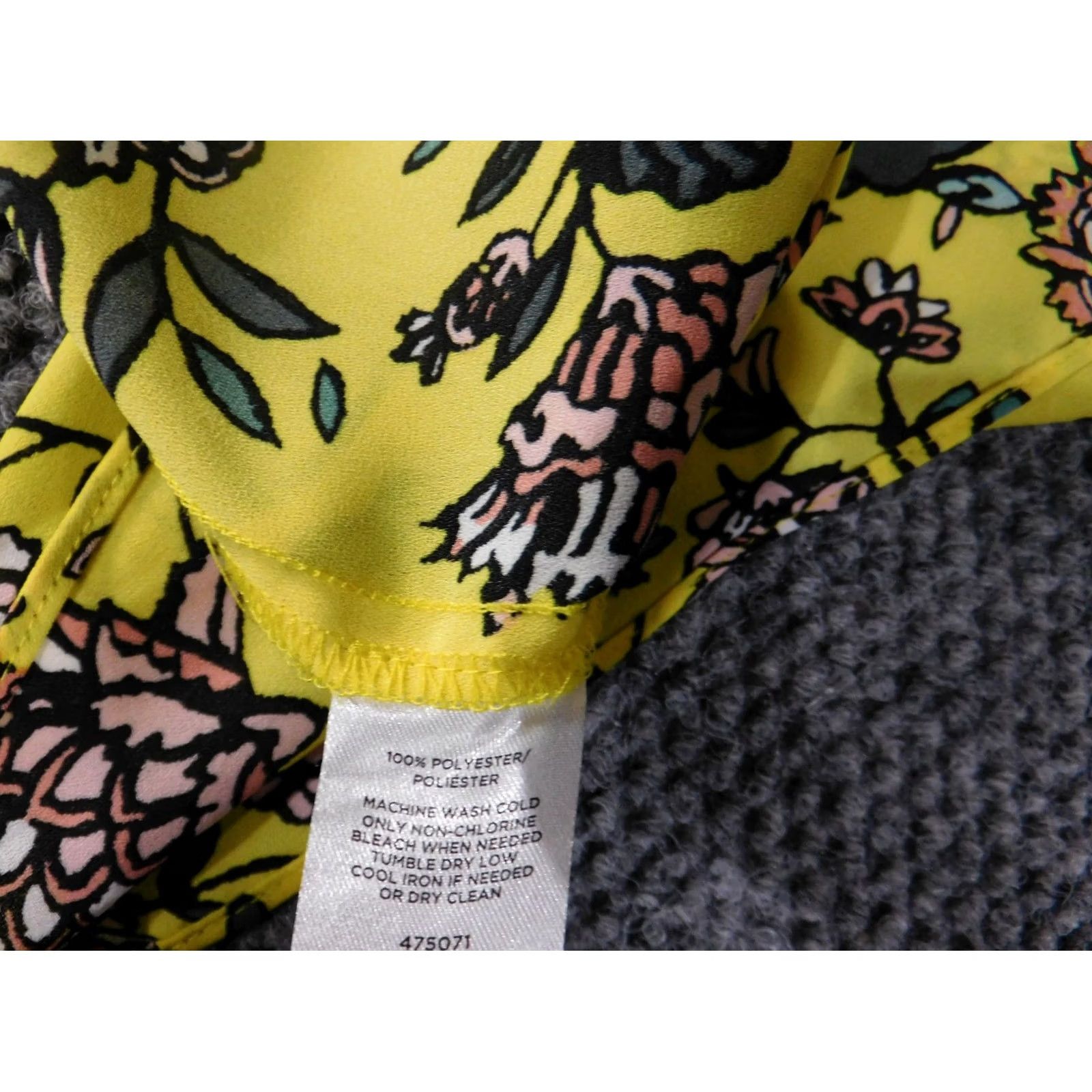 Loft LOFT Blouse Tank Top Womens XS Yellow Floral Sleeveless Pullover Round Neck Casual Short Sleeve Polyester Rayon Button Blouse Size XS / US 0-2 / IT 36-38 - 6 Thumbnail