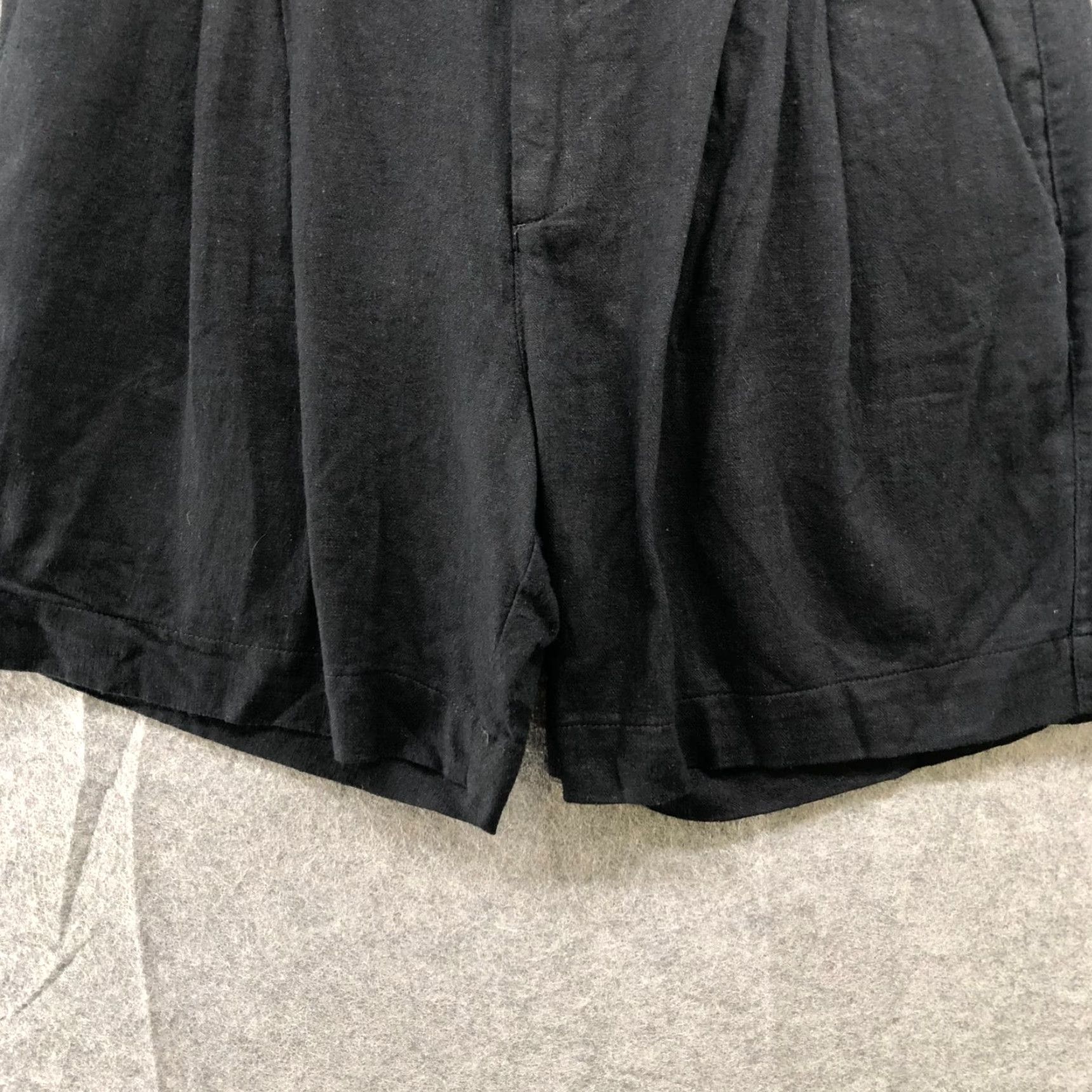 Old Navy VINTAGE Old Navy Pleated Linen Blend Shorts Womens 8 Black Trouser Short Size 30" / US 8 / IT 44 - 4 Thumbnail
