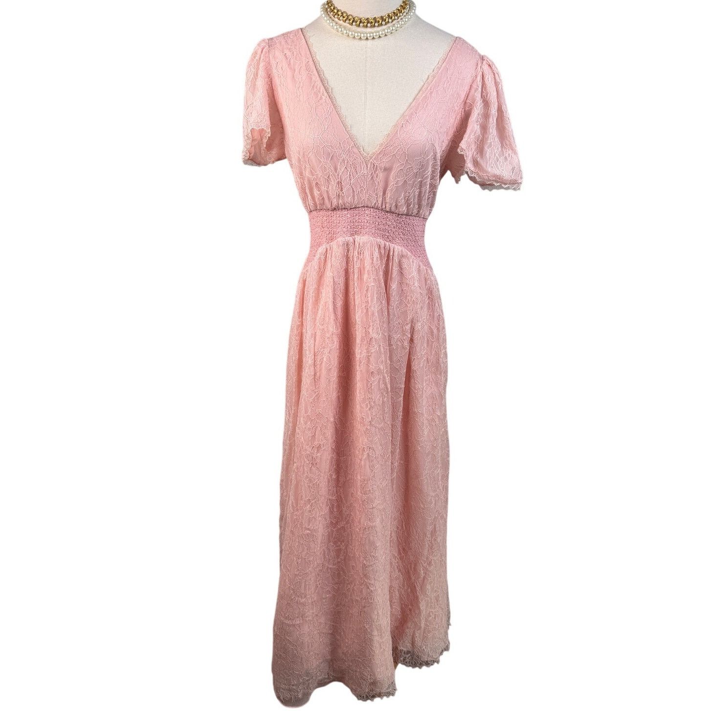 Alice + Olivia Alice + Olivia Charlsie Smocked Lace Maxi Dress Pink size 4 Size S / US 4 / IT 40 - 6 Thumbnail