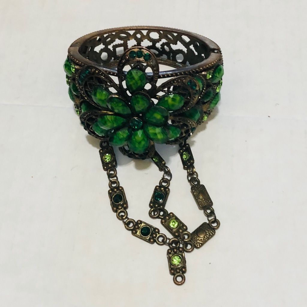 Vintage Green Flower 18th Century style Metal Bracelet with Chain Size ONE SIZE - 1 Thumbnail