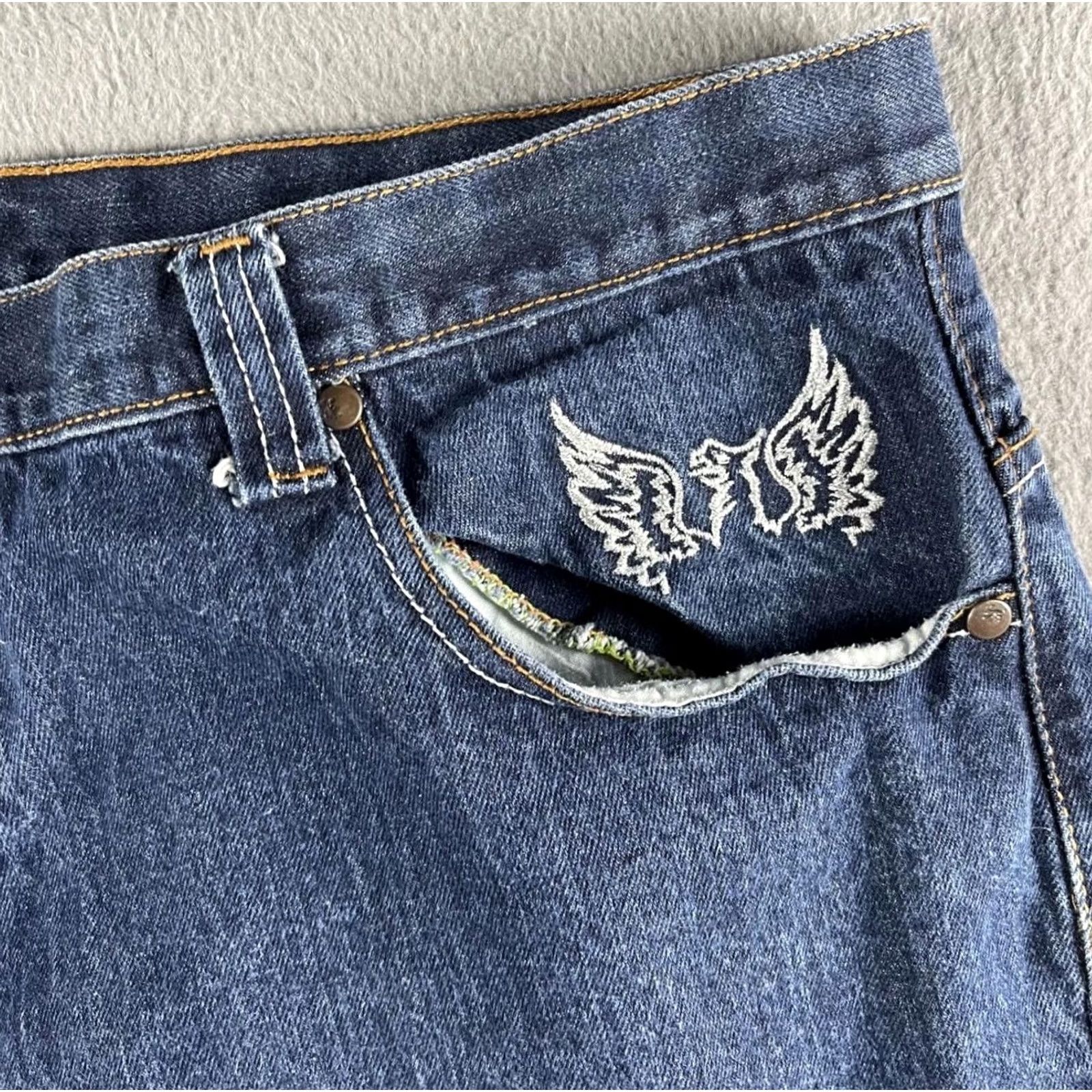 Coogi VTG Coogi Mens Denim Bermuda Shorts 42 Blue Flag Crest Embroidered 5-Pocket Relaxed Streetwear Size US 42 / EU 58 - 3 Thumbnail