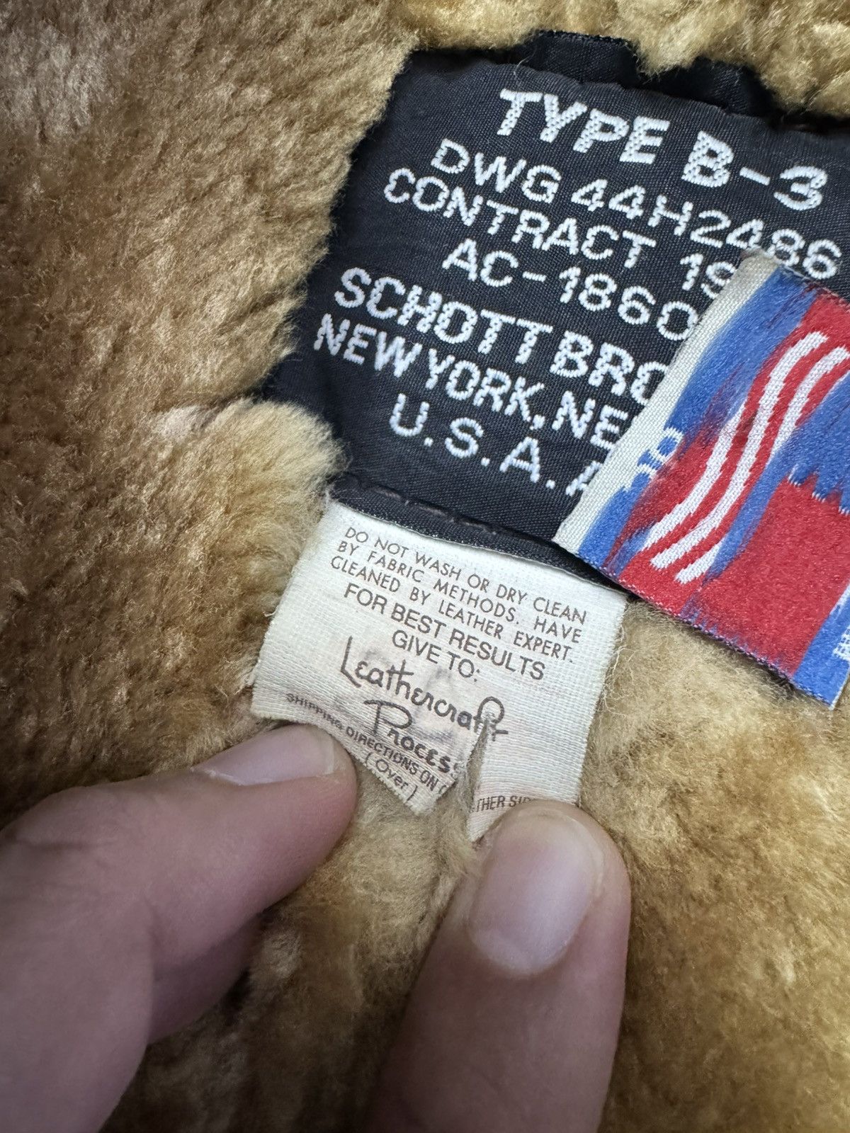 Schott VINTAGE 1980s SCHOTT B-3 SHEARLING JACKET Size US M / EU 48-50 / 2 - 7 Thumbnail