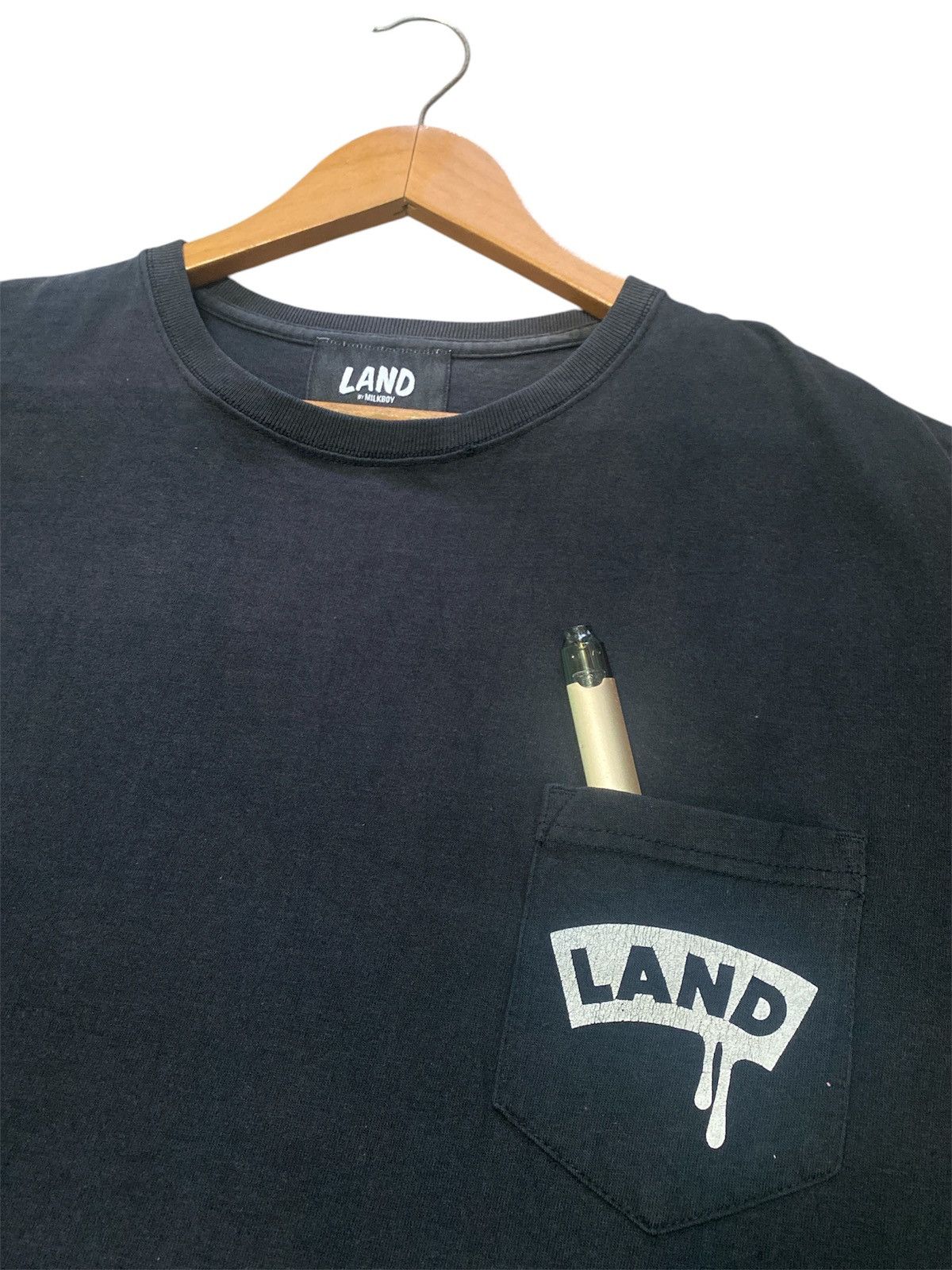 20471120 × Beauty Beast × Japanese Brand 💥RARE💥LAND BY MILKBOY LAND DRIP LOGO POKET T-SHIRT 🔥 Size US XL / EU 56 / 4 - 5 Thumbnail
