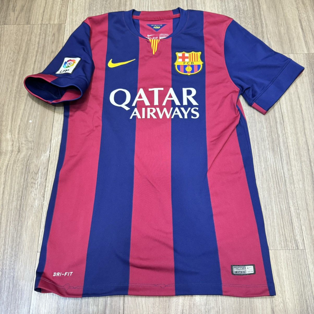 Nike Barcelona 14/15 home shirt #4 Rakitic Size US S / EU 44-46 / 1 - 1 Thumbnail
