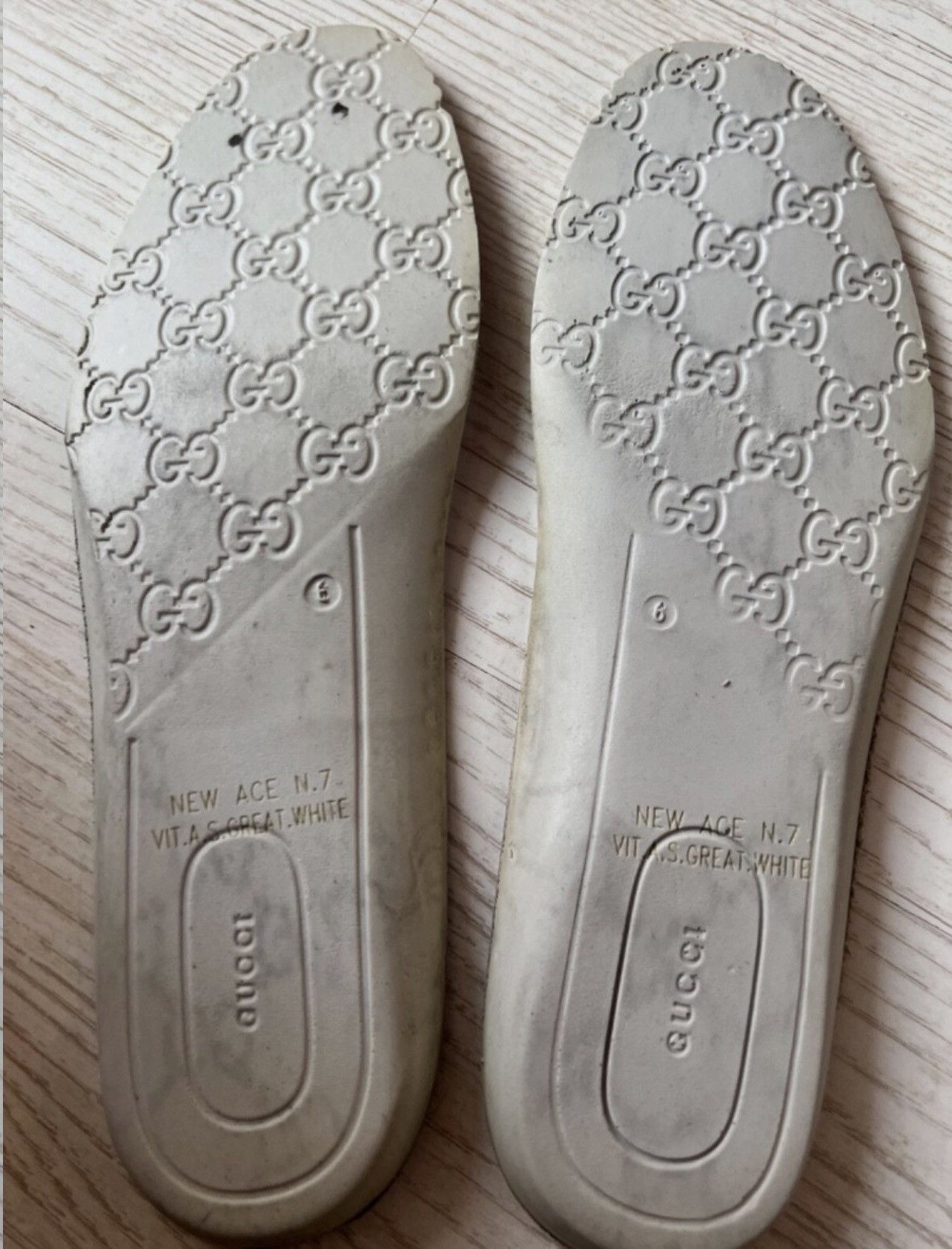 Gucci Gucci Ace Leather Sneakers Bee Embroidery Size 7.5 Designer Size US 8 / EU 41 - 11 Thumbnail