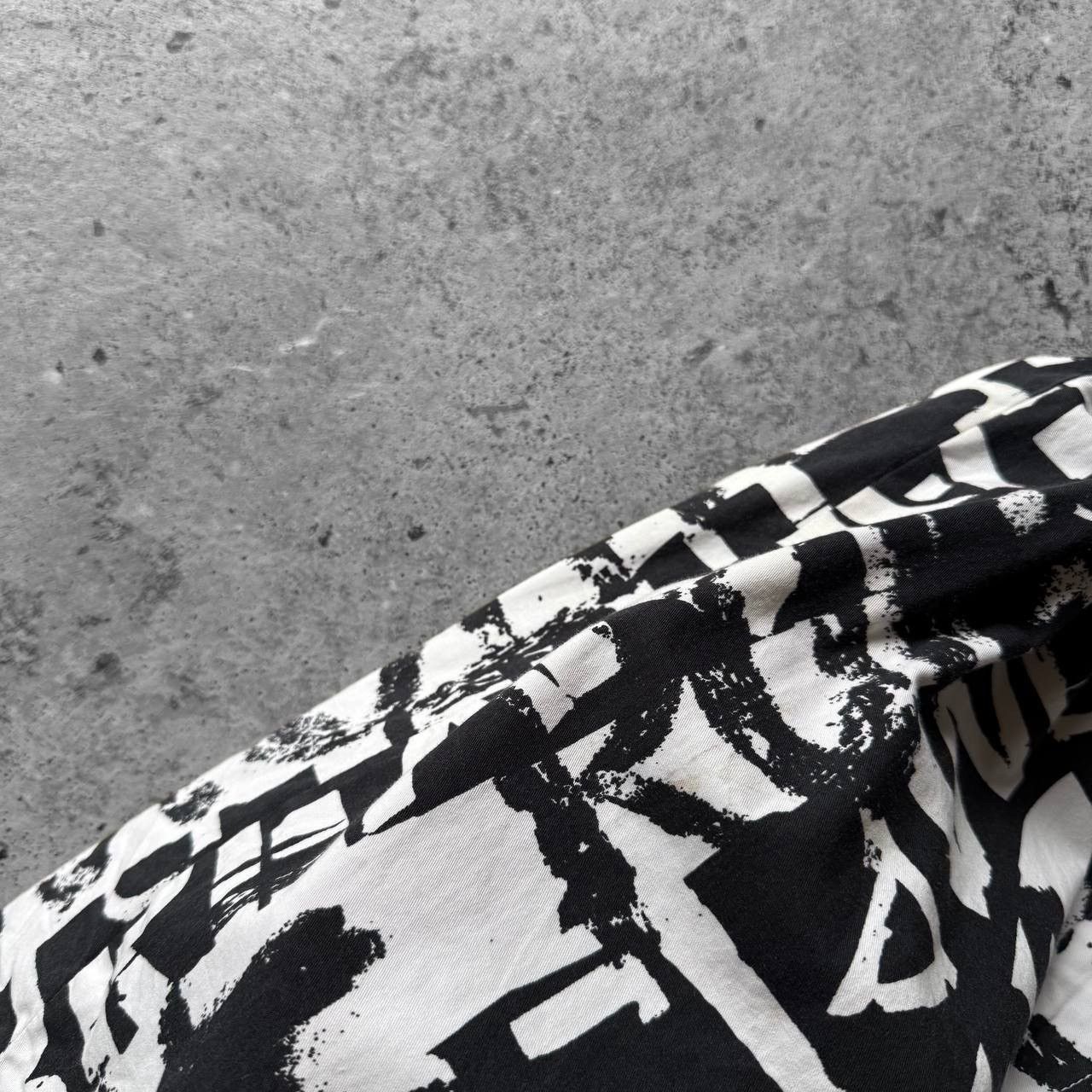 Alexander McQueen Alexander McQueen Black White Printed Shorts Grafiti Pockets Size US 30 / EU 46 - 7 Thumbnail