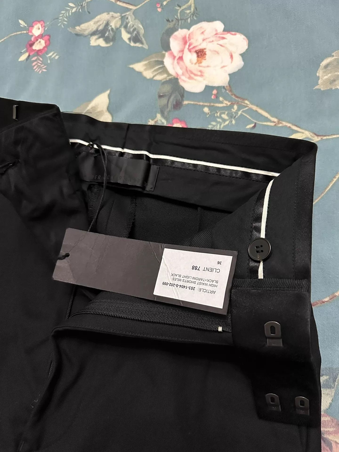 Haider Ackermann HAIDER ACKERMANN wmn's comfy shorts 62 waist new authentic Size 25" / US 0 / IT 36 - 6 Thumbnail