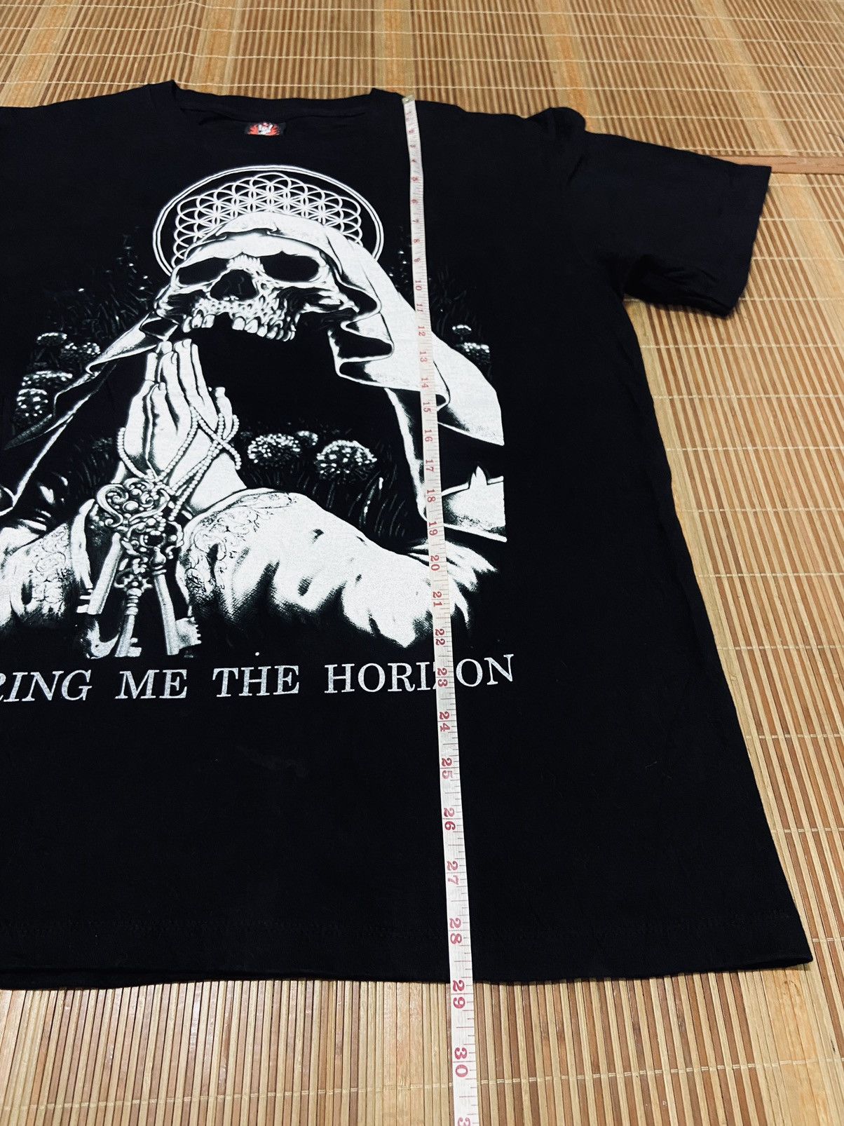 Band Tees BRING ME THE HORIZONS SKULL GRAPHICS TEE Size US L / EU 52-54 / 3 - 8 Thumbnail
