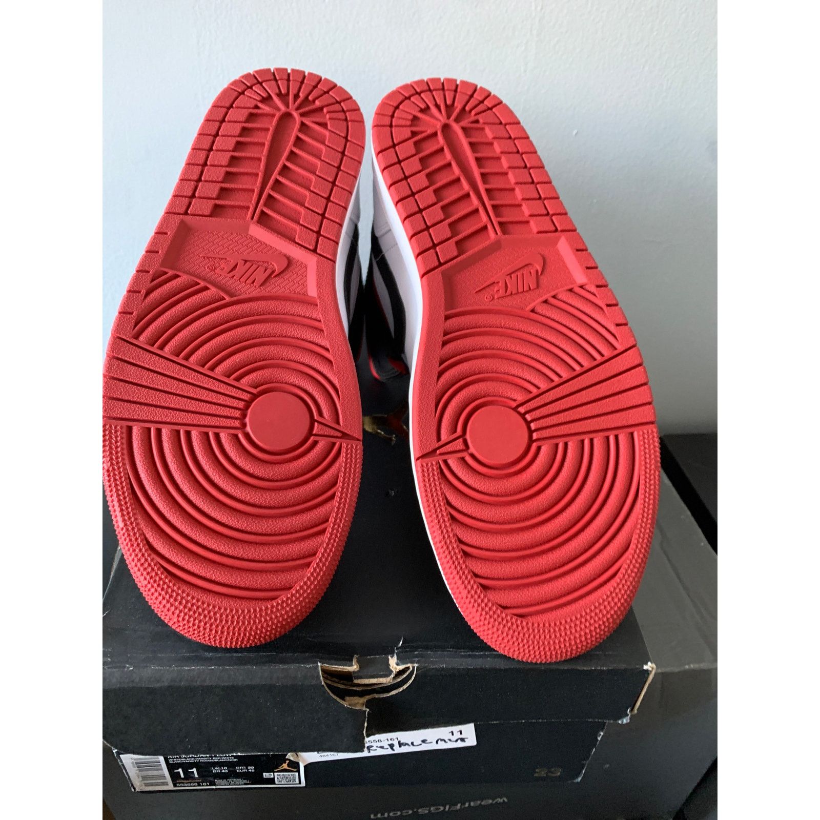Nike Nike Air Jordan 1 Mid Gym Red Black Toe Size 11 SHIPS NOW Size US 11 / EU 44 - 6 Thumbnail
