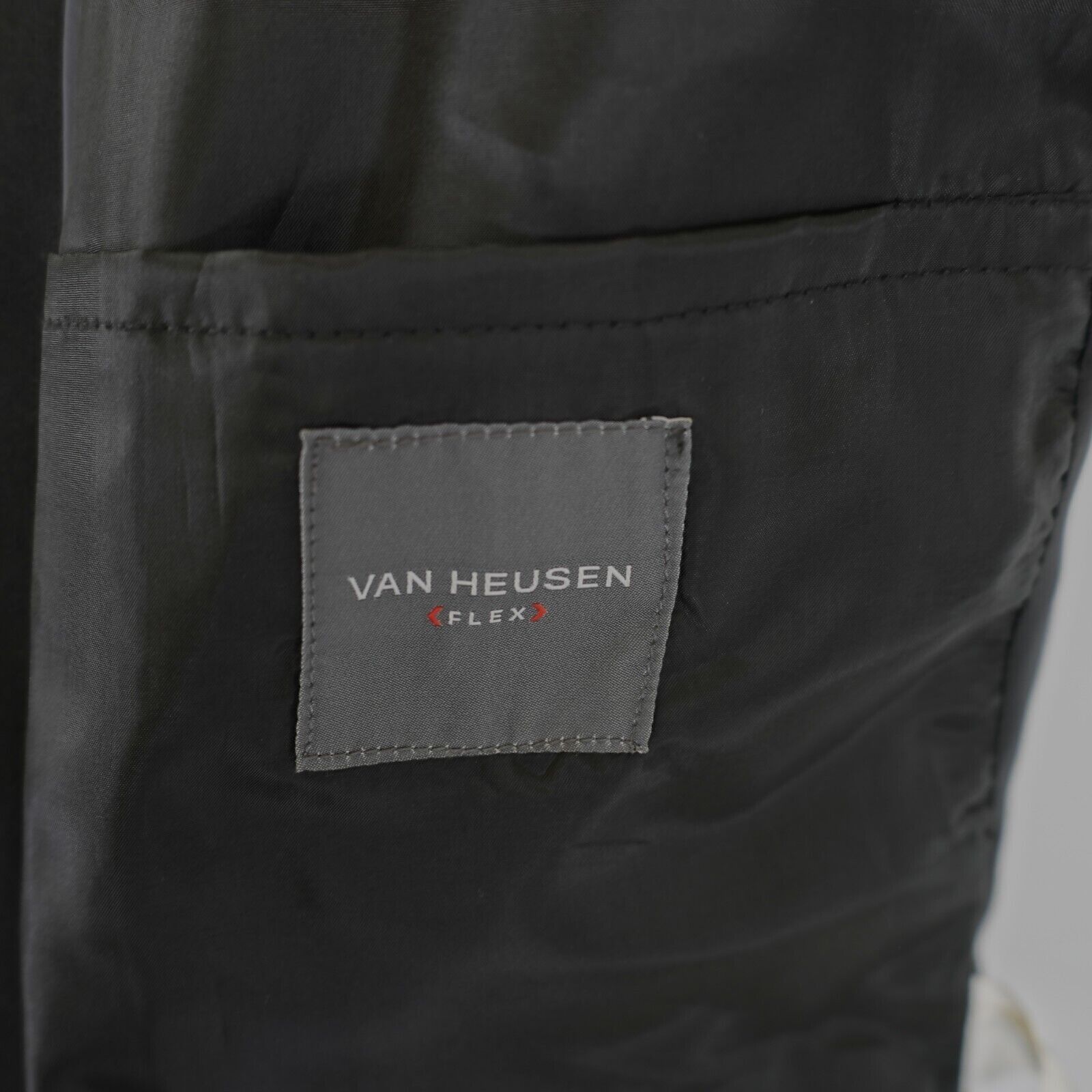 Van Heusen Boys Van Heusen Flex 3 Piece Suit W/ 2 Clip On Ties 20R Blac Size 34S - 10 Thumbnail
